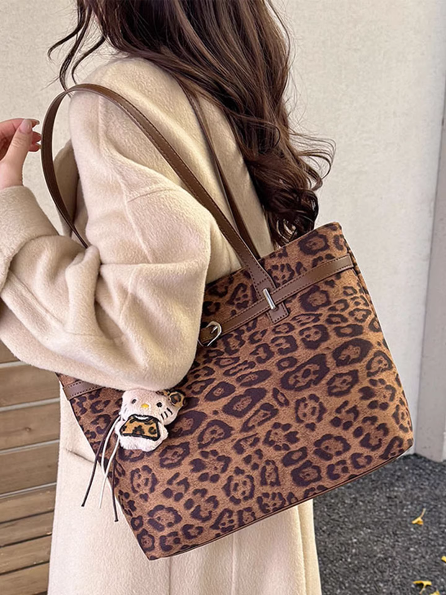 Túi da lộn nữ, dung tích lớn, mẫu mới thu đông 2025, họa tiết báo cổ điển, túi đeo vai, túi tote học sinh