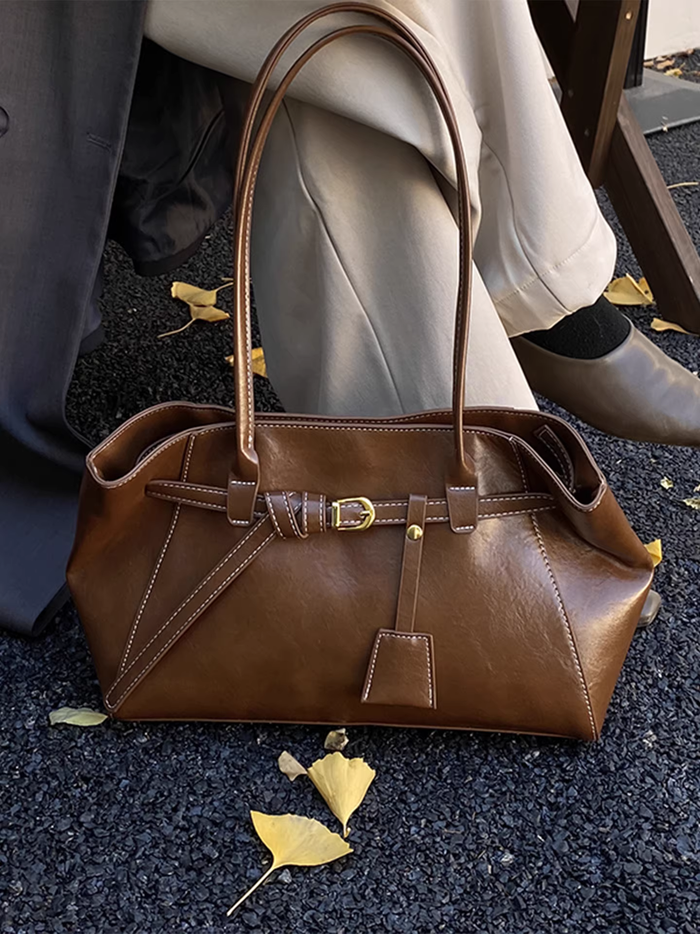 Túi xách nữ cao cấp chất liệu vintage, dung tích lớn, mẫu mới thu đông 2025, đa năng đeo vai/nách, túi tote đi làm.