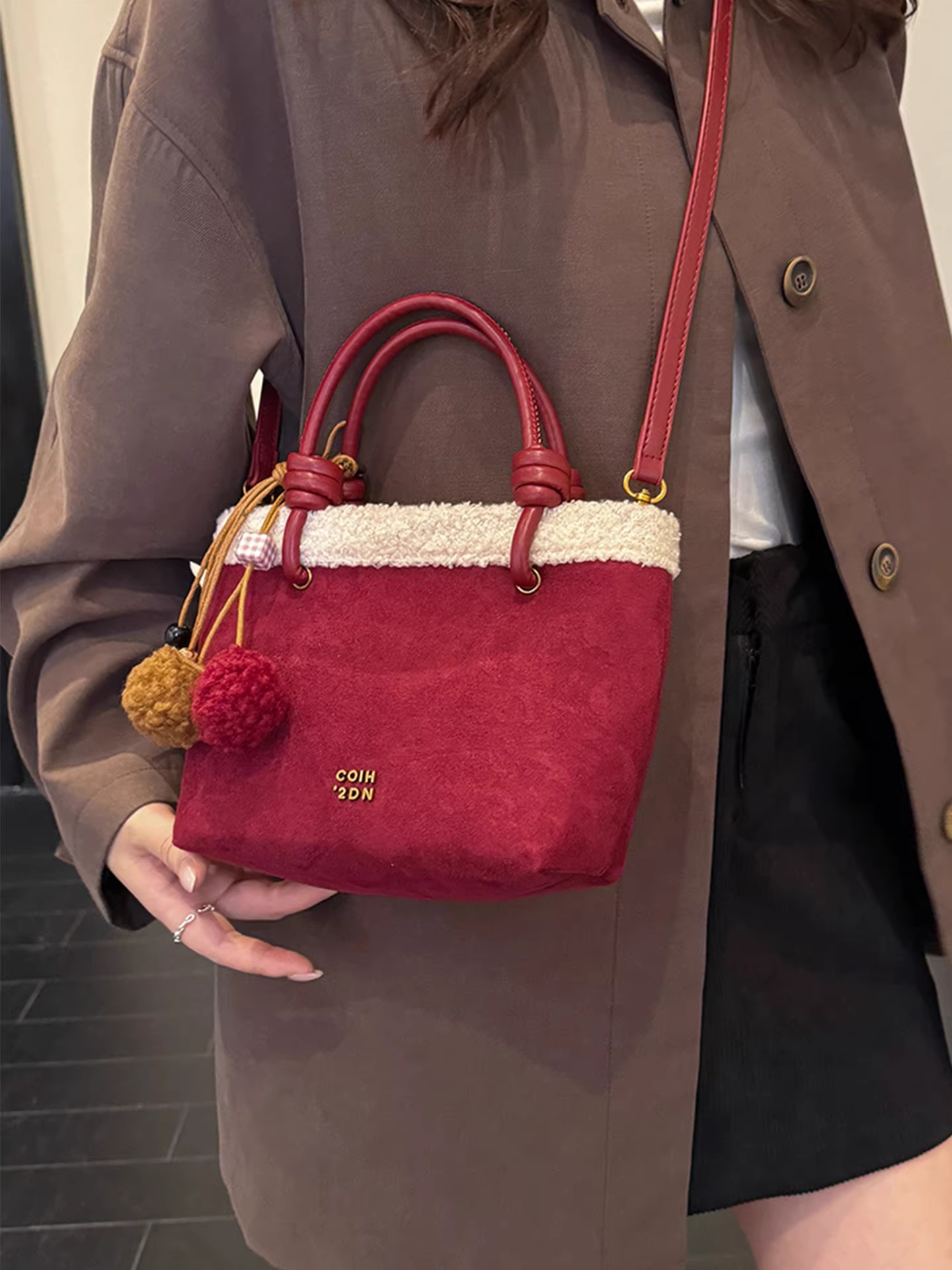 Túi da lộn nữ, thiết kế độc đáo mùa thu đông 2025, túi đeo chéo cổ điển mờ nhám, túi xô lông mềm