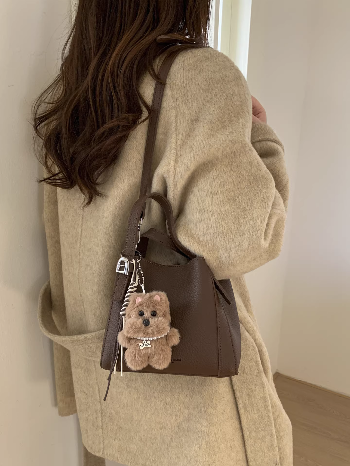 Những chiếc túi nhỏ phổ biến năm nay dành cho nữ, túi đeo chéo mẹ và con gái kiểu cổ điển mùa thu đông 2025, túi xách tay kiểu xô thông thường