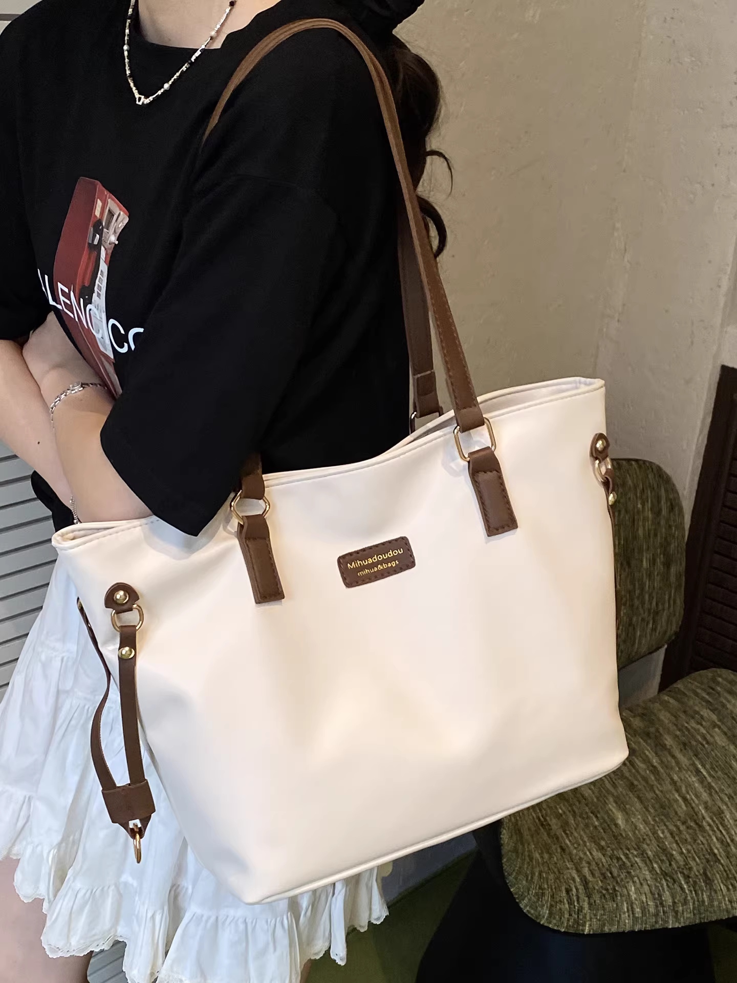 Túi đeo chéo nữ retro, dung tích lớn, mẫu mới hè 2025, đa năng, đơn giản, chất liệu có vân, thích hợp đi làm và đi làm hàng ngày.