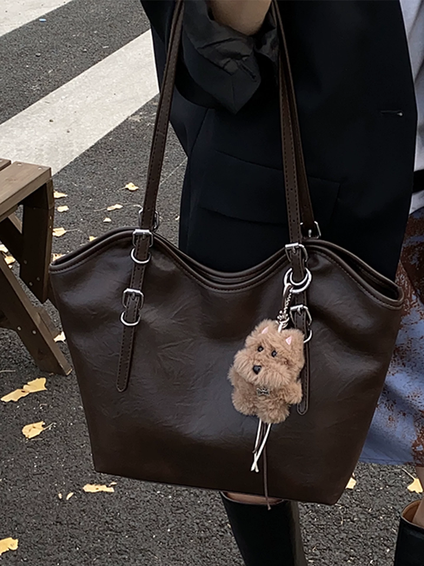 Túi xách nữ dung tích lớn, phong cách retro 2025 mới, giản dị, đa năng, túi đeo vai đơn giản, chất liệu cao cấp, túi tote đi làm