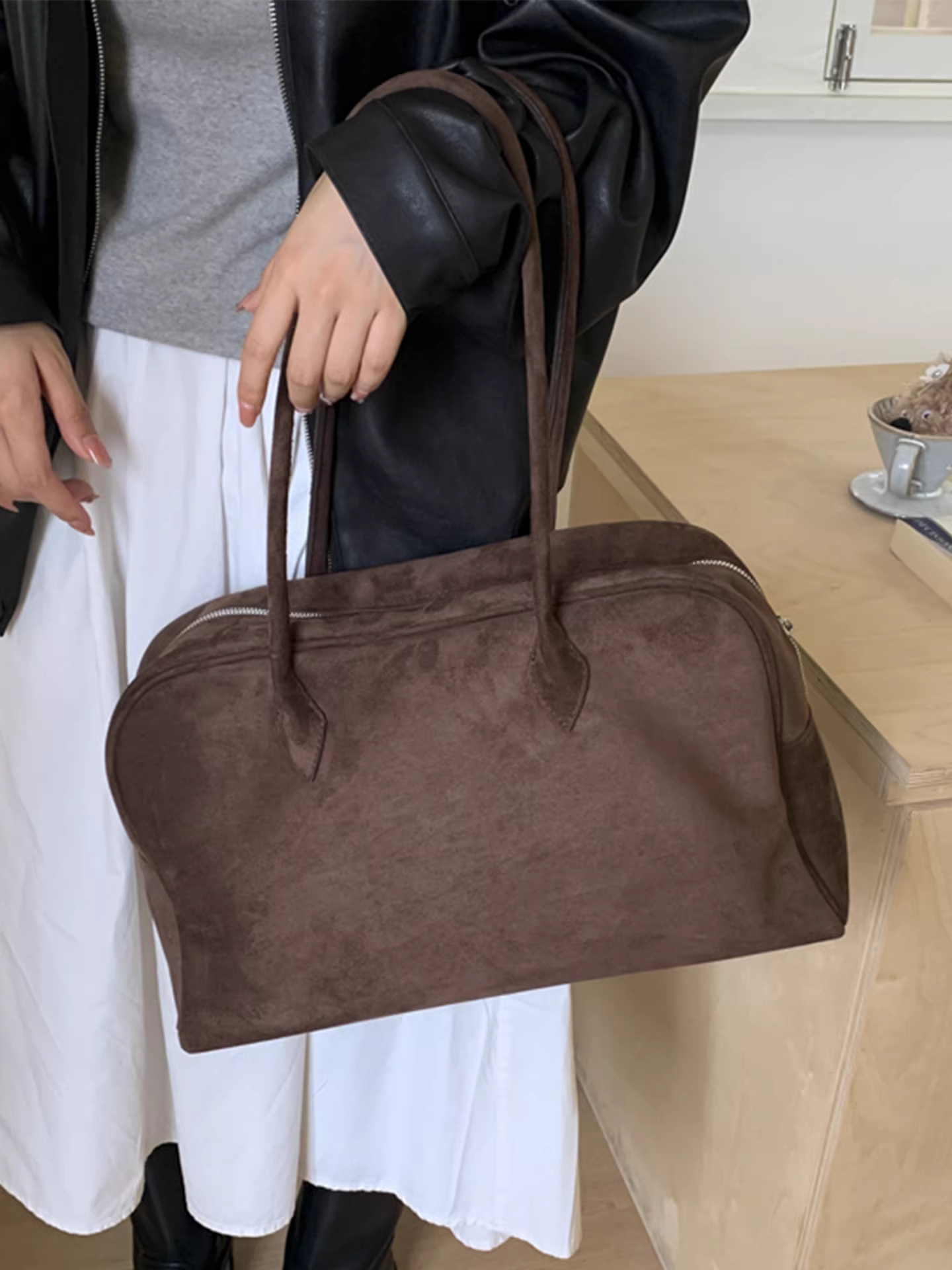 Túi da lộn dành cho nữ, sức chứa lớn, túi đeo vai đa năng mùa thu đông 2025, túi du lịch ngắn ngày đi làm