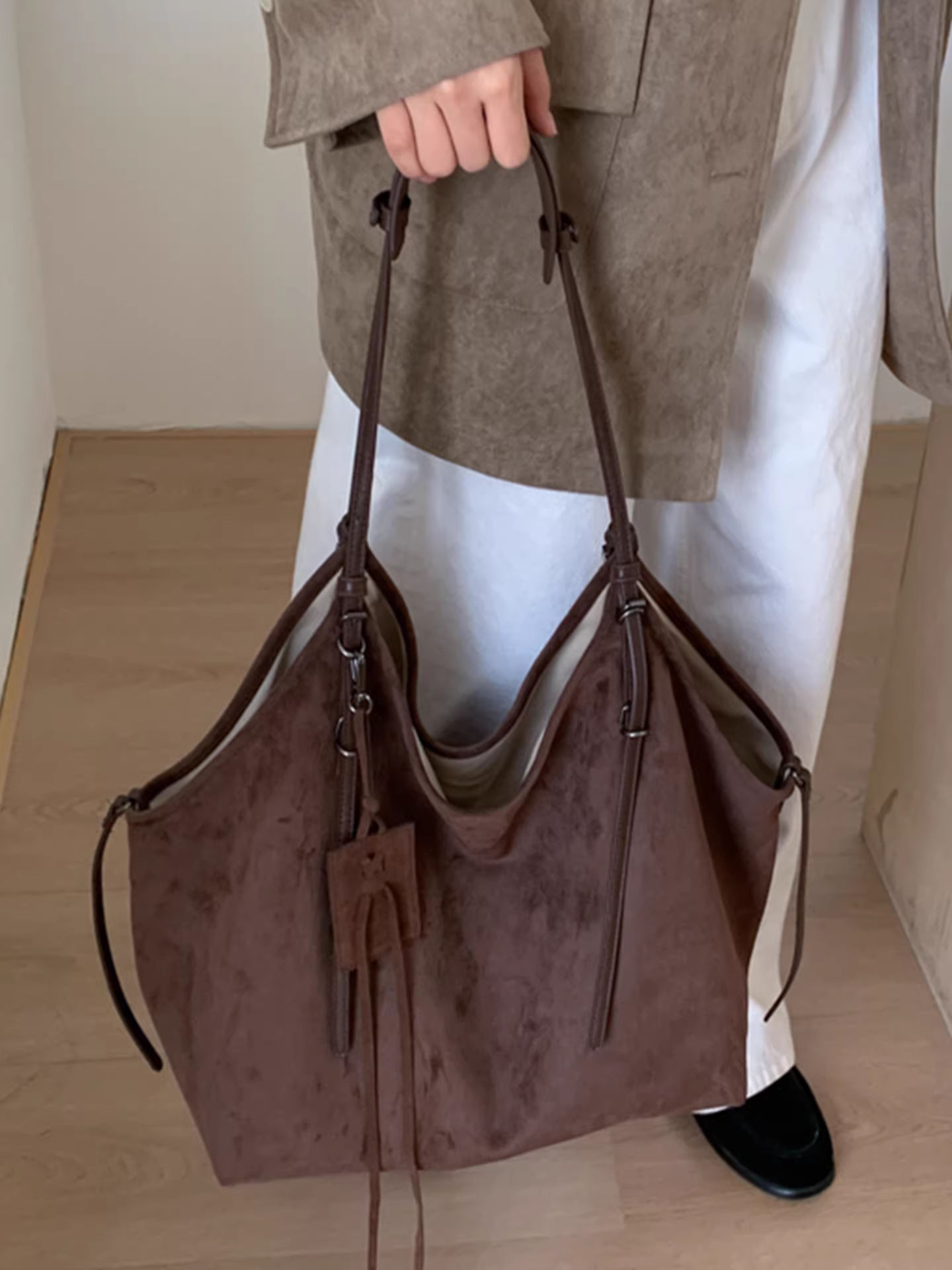 Túi xách nữ da lộn họa tiết báo, dung tích lớn, mẫu mới thu đông 2025, đa năng, phong cách retro, đeo vai, đi chợ