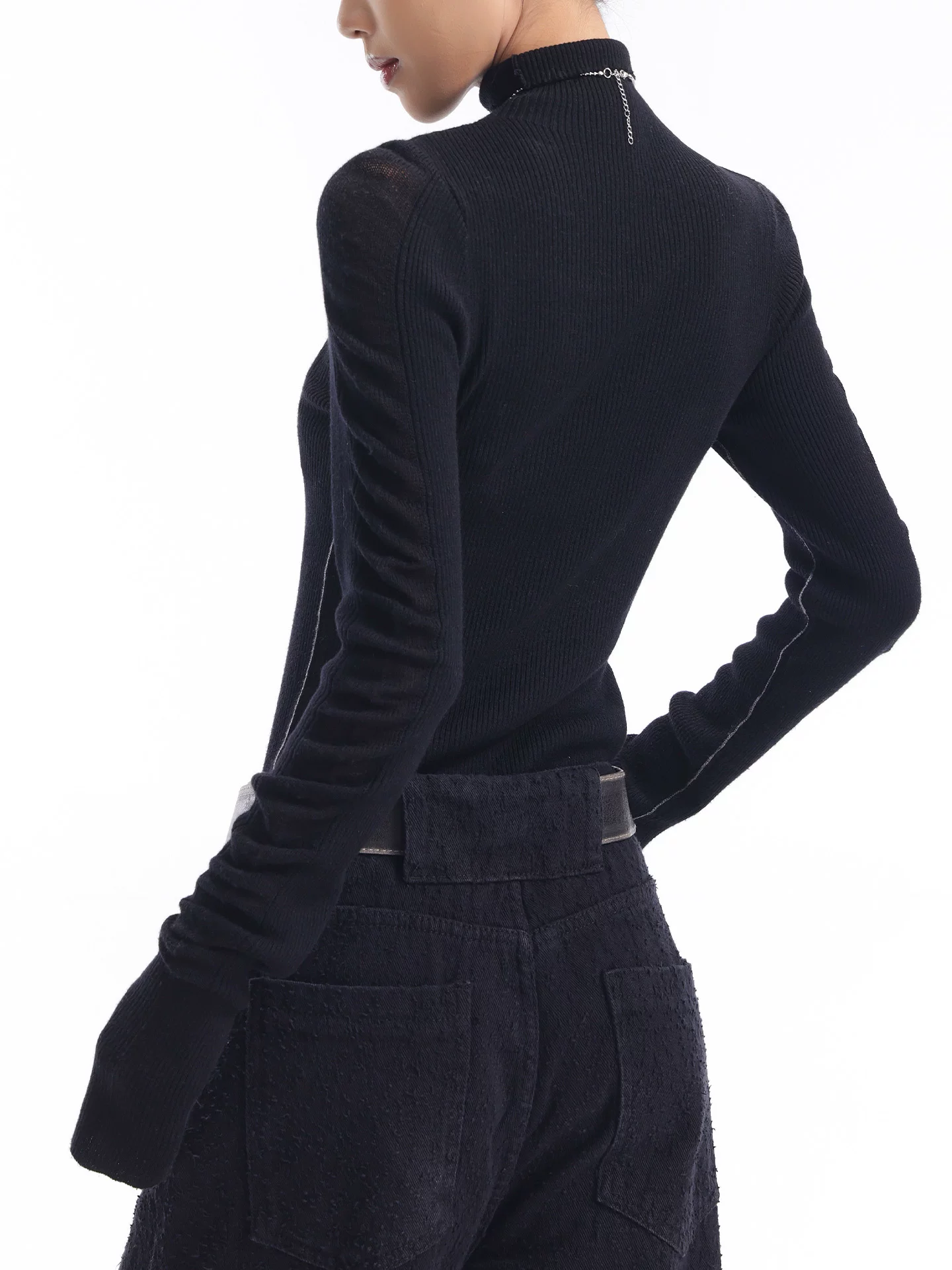 KEN STUDIO Áo thun dài tay màu đen mới thu đông của KEN STUDIO Áo thun dệt kim cổ cao ôm sát bên trong dành cho nữ