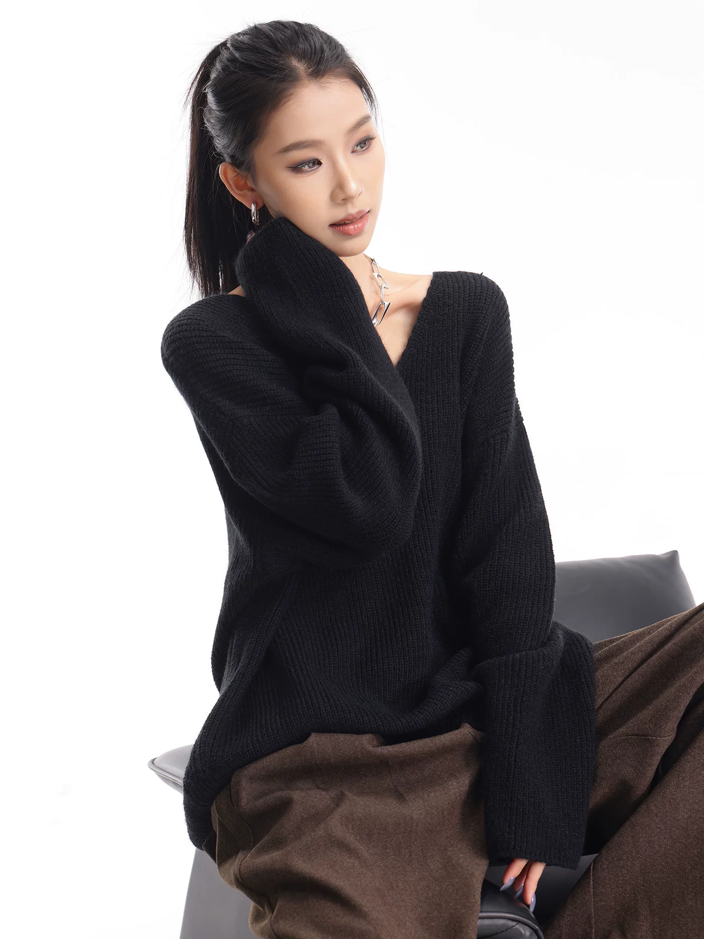 KEN STUDIO Áo dệt kim cổ chữ V màu đen mùa thu đông dành cho nữ, áo dệt kim dáng rộng kiểu dáng lười biếng giúp giảm béo