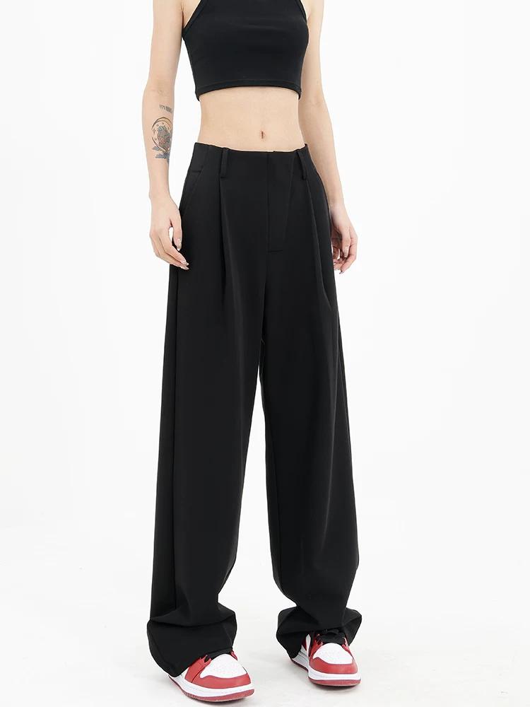 Quần âu đen thiết kế độc quyền của KEN STUDIO dành cho nữ, mùa xuân thu 2025, kiểu dáng rộng rãi, thoải mái.