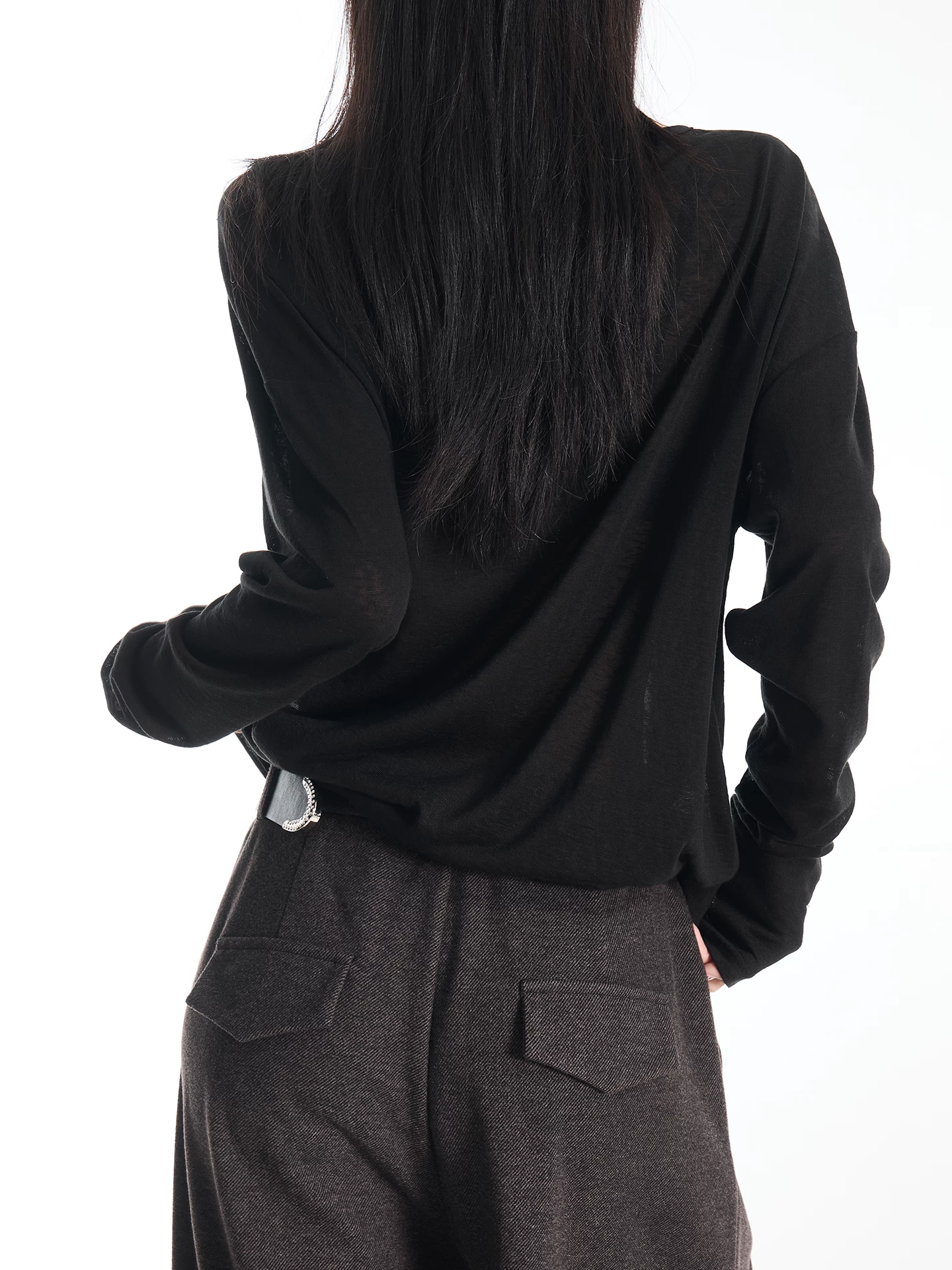 KEN STUDIO Xuân Thu Mới Màu Đen Cổ Henry Áo thun dài tay hơi lộn trộn Áo thun nữ dáng ôm vừa vặn Áo sơ mi cơ bản