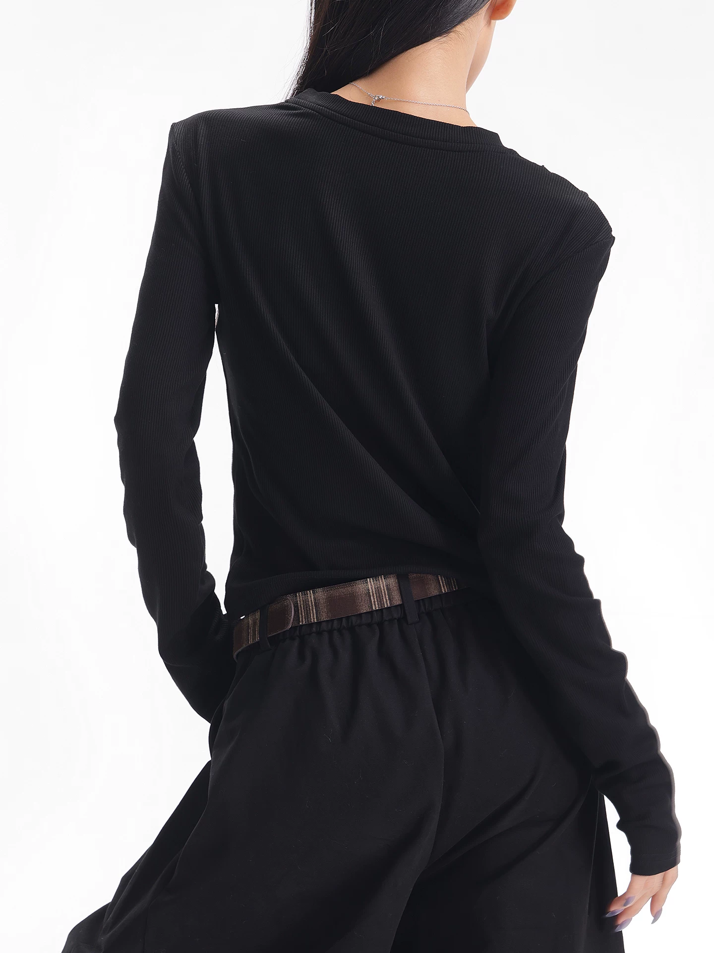 KEN STUDIO Áo thun dài tay dệt kim màu đen mới mùa thu đông dành cho nữ với thiết kế giả hai mảnh và áo ôm vừa vặn