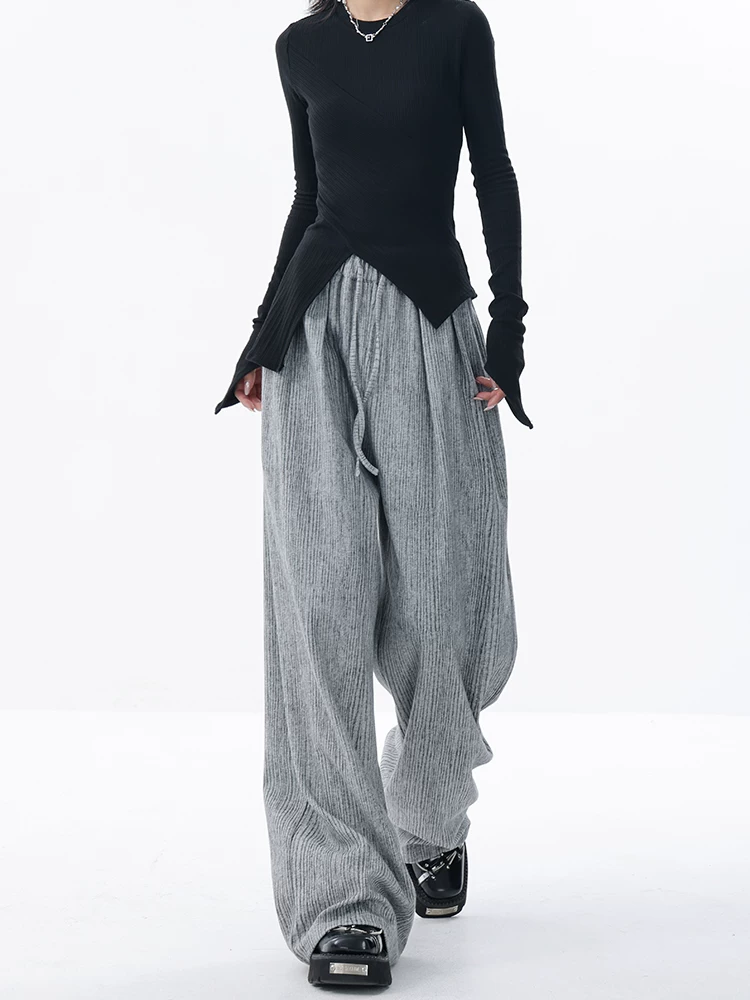 Quần dài ống rộng sọc xám thu đông chính hãng của KEN STUDIO dành cho nữ với thiết kế họa tiết xếp ly quần dài