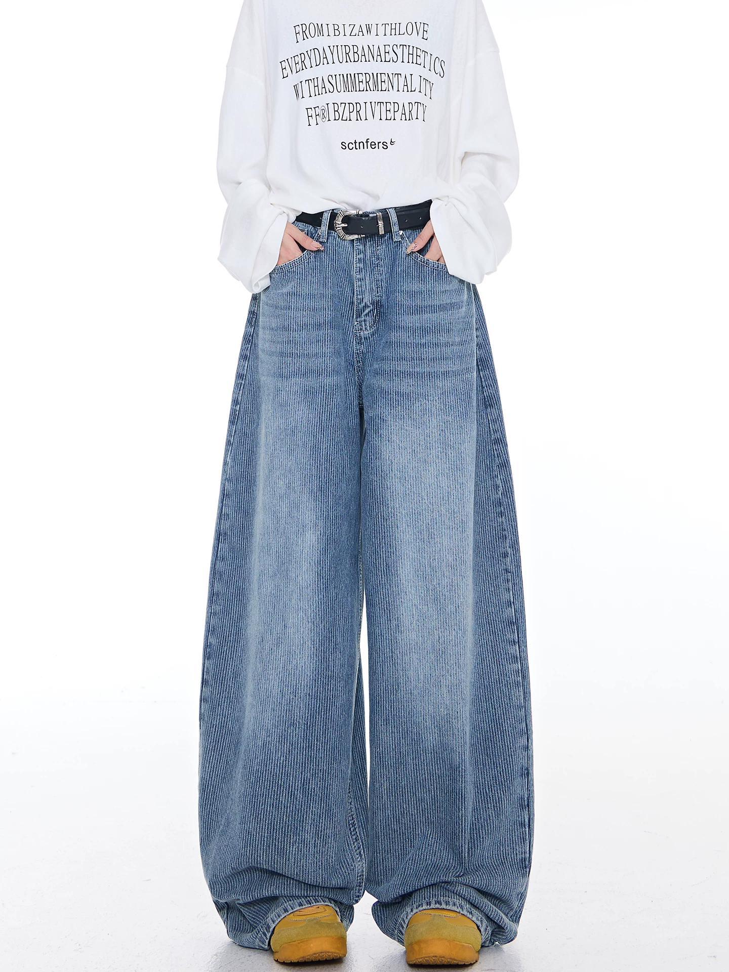 Quần jean kiểu Mỹ cổ điển có lót lông cừu mùa thu đông của KEN STUDIO dành cho nữ, quần ống rộng lưng cao dáng rộng.