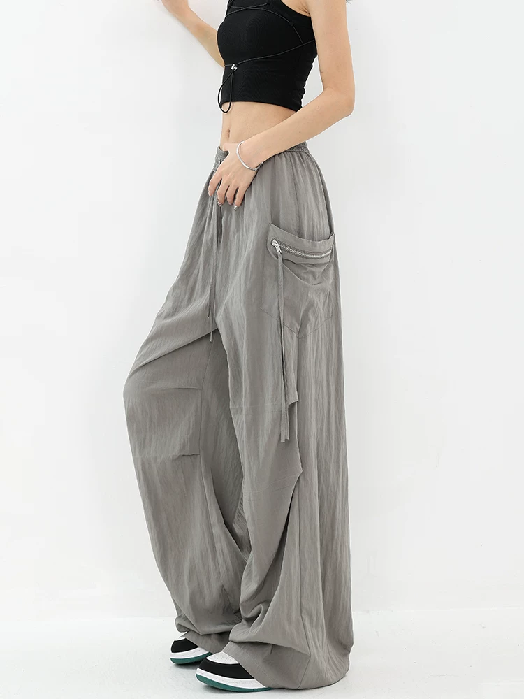 Quần cargo lụa băng thiết kế độc quyền của KEN STUDIO dành cho nữ, quần ống rộng dáng rộng mỏng nhẹ mùa hè.