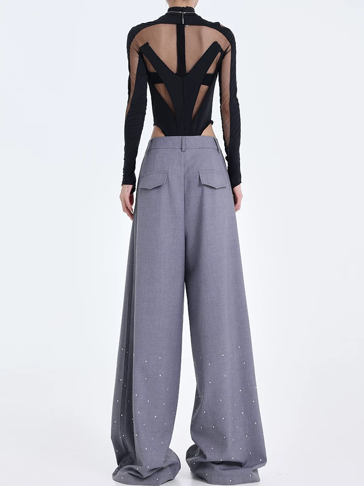 KEN STUDIO ban đầu đầu mùa thu mới màu xám xếp li thiết kế đính đá phù hợp với quần retro thẳng quần âu