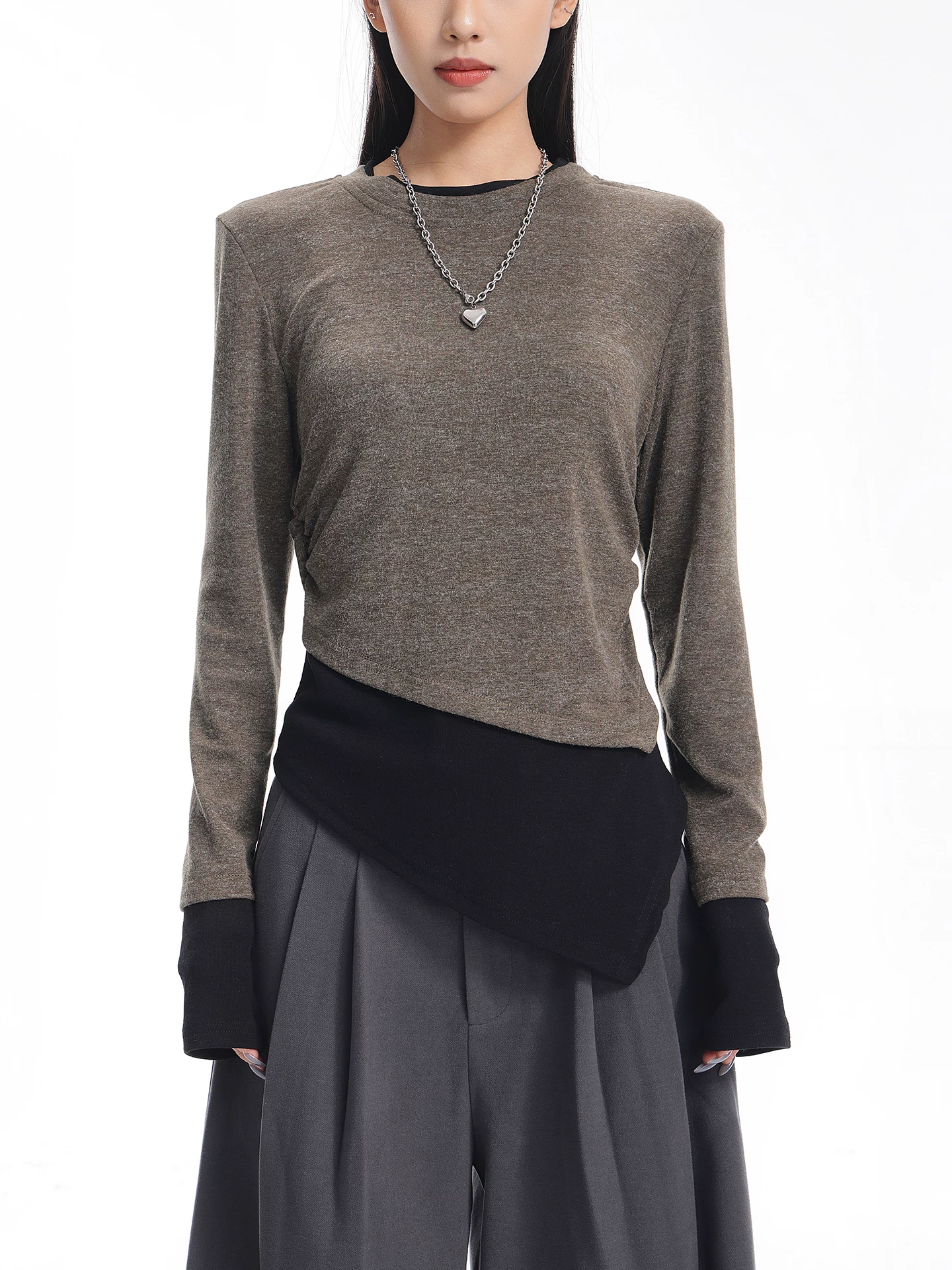 KEN STUDIO Áo thun dài tay mềm mại màu xanh quân đội mùa thu đông mới dành cho nữ với thiết kế giả hai mảnh và áo bên tr