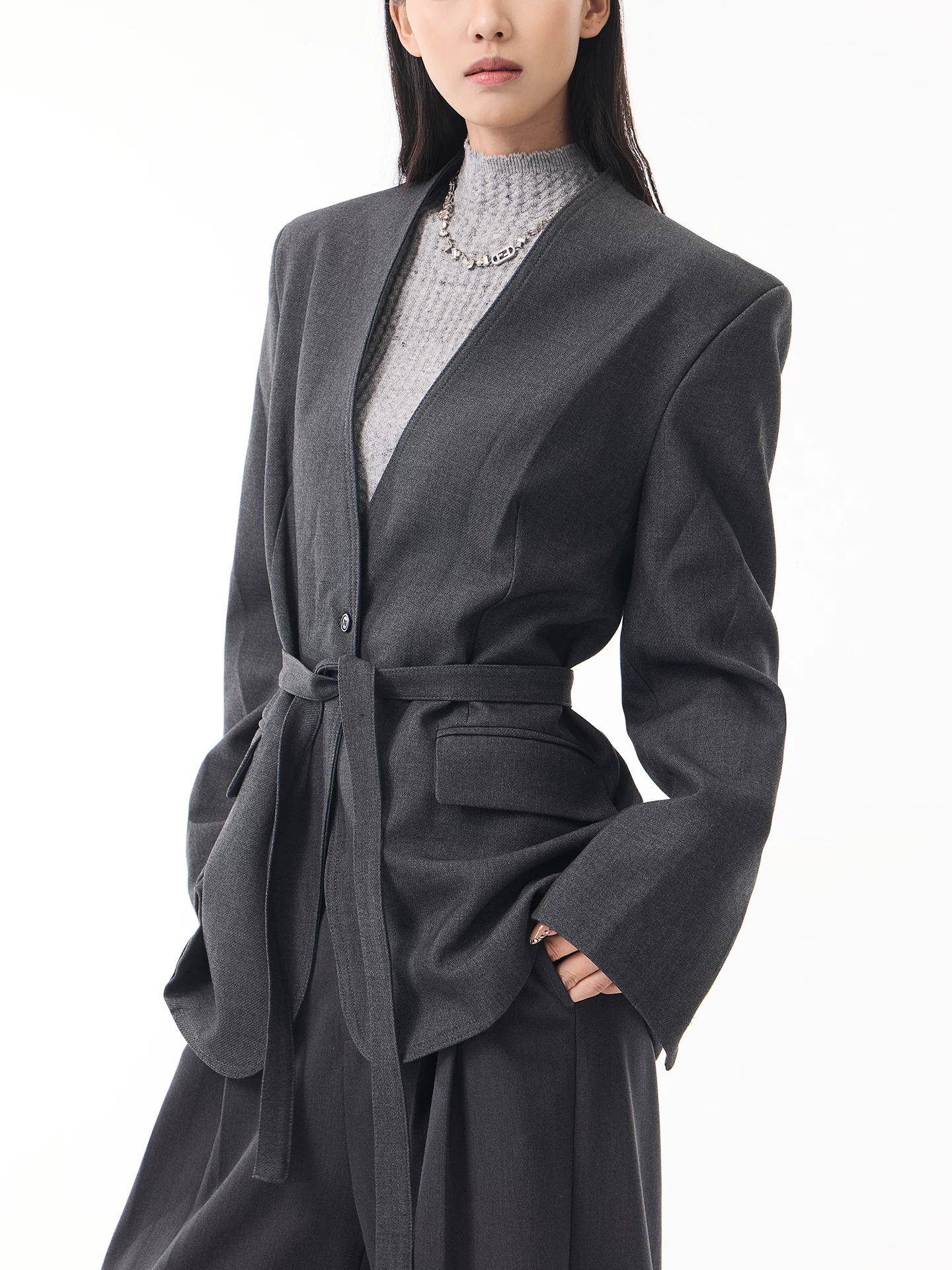 KEN STUDIO Áo blazer buộc dây màu xám mùa thu mới dành cho nữ, bộ vest cao cấp dáng rộng cổ chữ V một nút