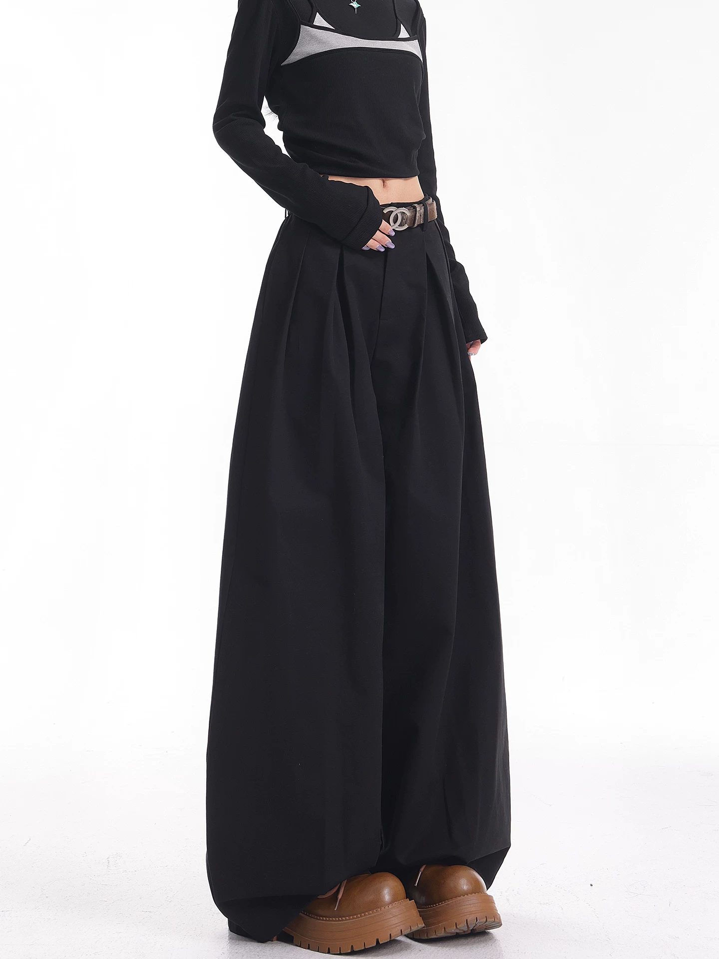 KEN STUDIO Quần tây ống rộng màu đen thu đông mới dành cho nữ với thiết kế xếp ly, quần ống rộng dáng suông và tôn dáng