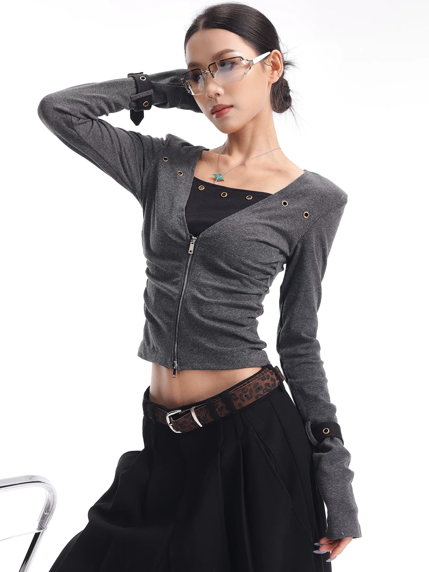 KEN STUDIO Áo thun dài tay giả hai mảnh màu xám thu đông mới dành cho nữ, kiểu dáng ôm vừa vặn và thiết kế thời trang