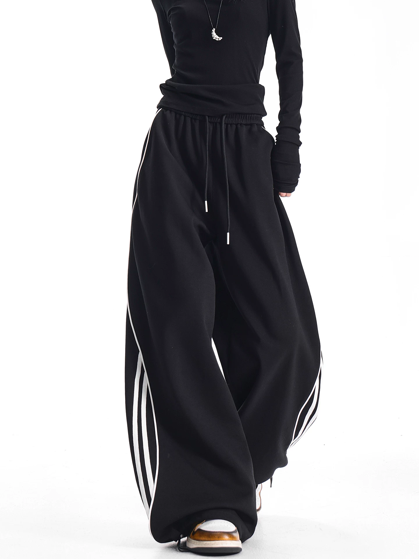 KEN STUDIO quần thể thao ba sọc màu đen phong cách Mỹ mới dành cho nữ, quần dáng rộng dáng rộng, quần thường ngày