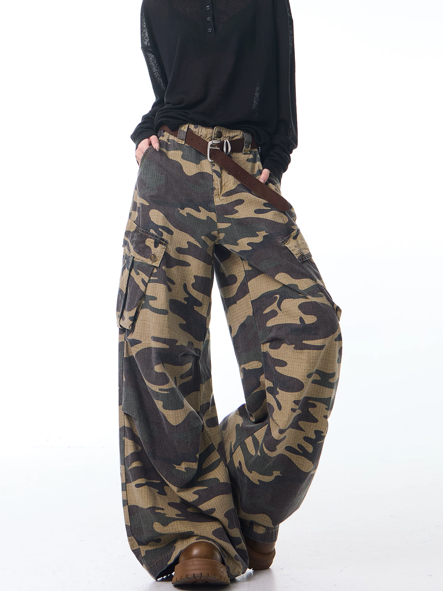 KEN STUDIO Xuân Thu Mới Quần Cargo Ngụy Trang Cổ Điển Quần ống rộng nhiều túi dáng rộng cho nữ Quần dài đến sàn