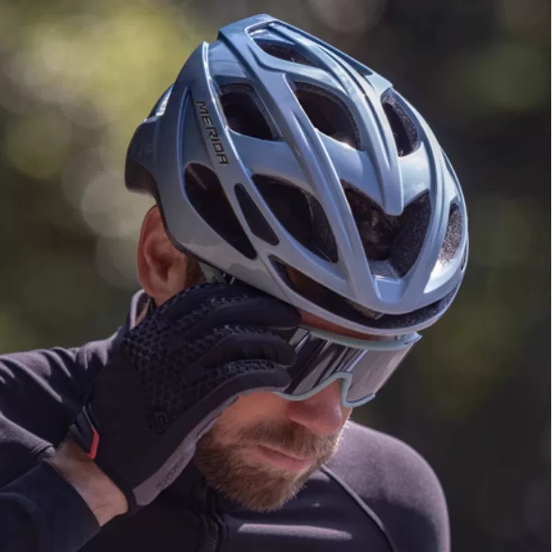 Mũ bảo hiểm xe đạp Merida là một thiết bị an toàn mũ bảo hiểm thoáng khí chống va chạm dành cho xe đạp leo núi một mảnh