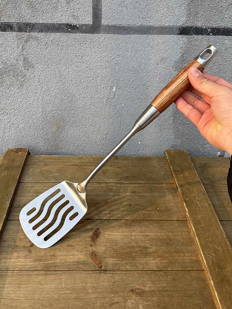 Đặt hàng ngay! Thìa inox 304, thìa chiên, muôi canh, cán gỗ hồng sắc cổ điển, thiết kế hoàn toàn mờ.