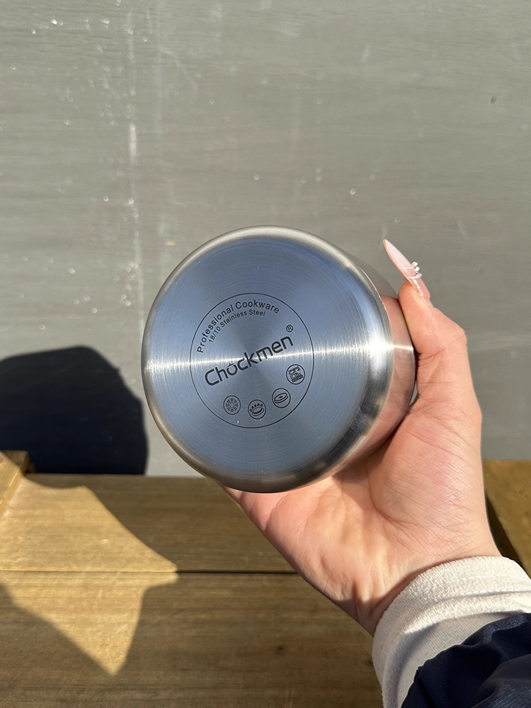 Phải có khi sử dụng nặng: Bát inox 18/10 có nắp, bát hấp trứng, lọ gia vị đáy phẳng, bát dày cho trẻ em, nồi hầm, bát hấp.