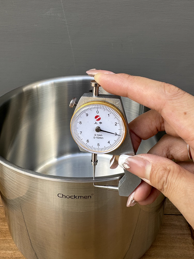 Nồi súp inox 18/10 hai tai, hàn điểm liền khối, thép ba lớp 22CM, dày và sâu lòng để hầm.