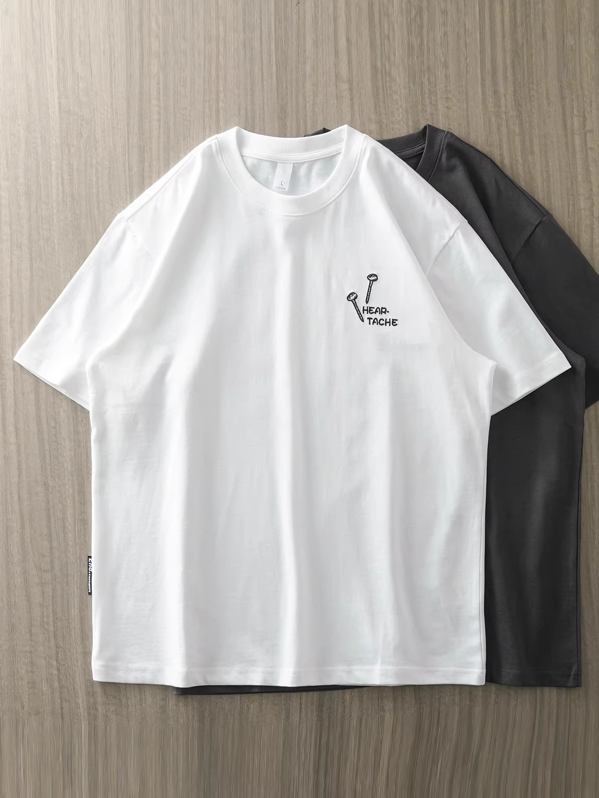 Áo thun cotton nguyên chất hạng nặng dành cho nam, tay ngắn, kiểu dáng mùa hè theo phong cách Nhật Bản, áo thun cổ tròn thêu móng tay hợp thời trang, dáng rộng, tay lửng đa năng.