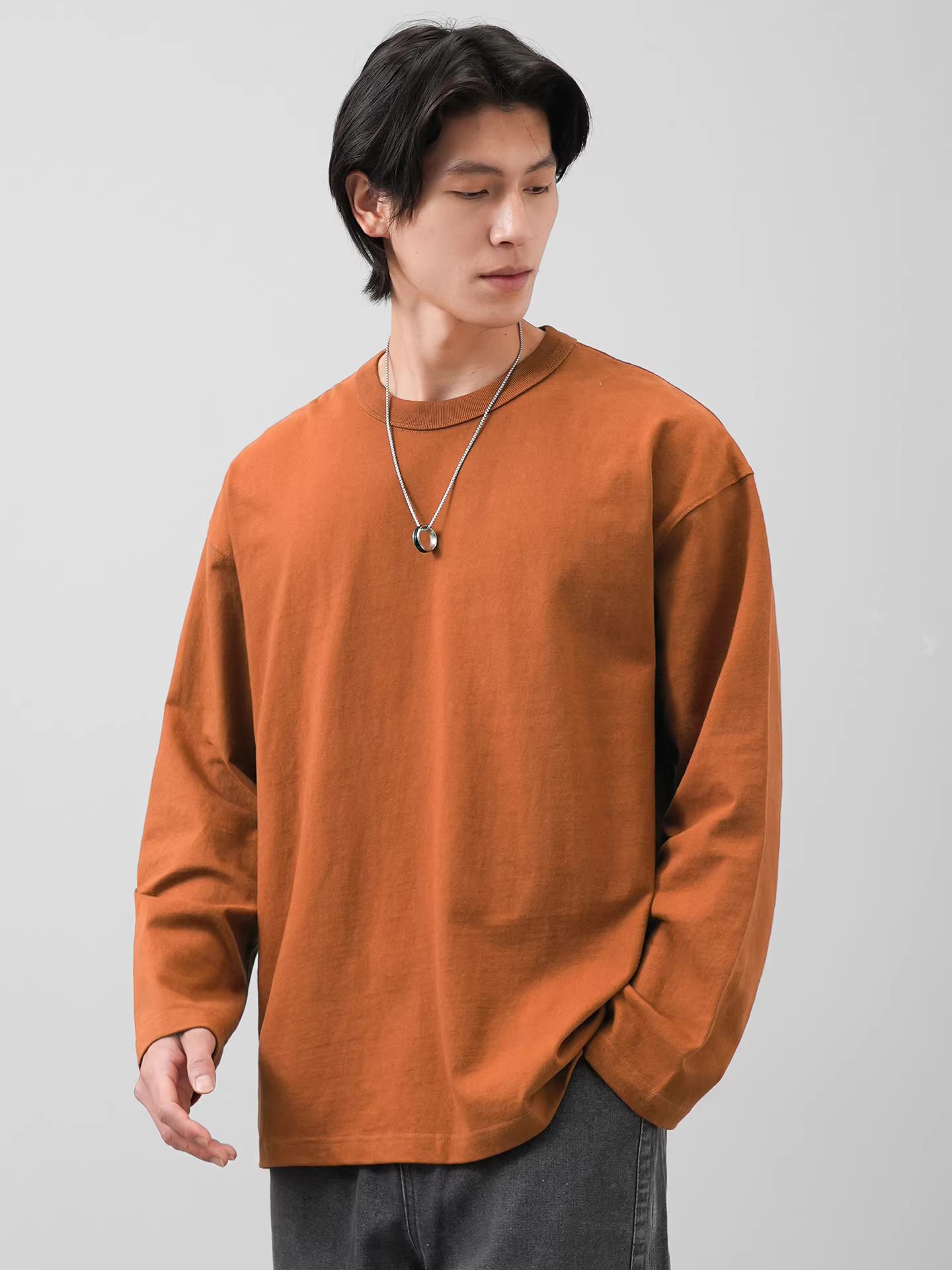 Áo thun dài tay chất liệu cotton nguyên chất 400G dành cho nam, mùa thu đông, áo dày may ba đường chỉ, áo lót màu trắng.