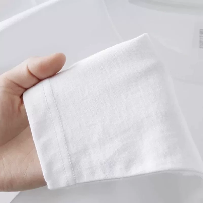 Xả kho hàng hiệu~ Hàng tồn kho xuất khẩu, hàng cắt mác, chất liệu cotton nguyên chất dày dặn, cổ tròn, áo thun dài tay đơn giản, dày dặn và không lộ xuyên thấu.