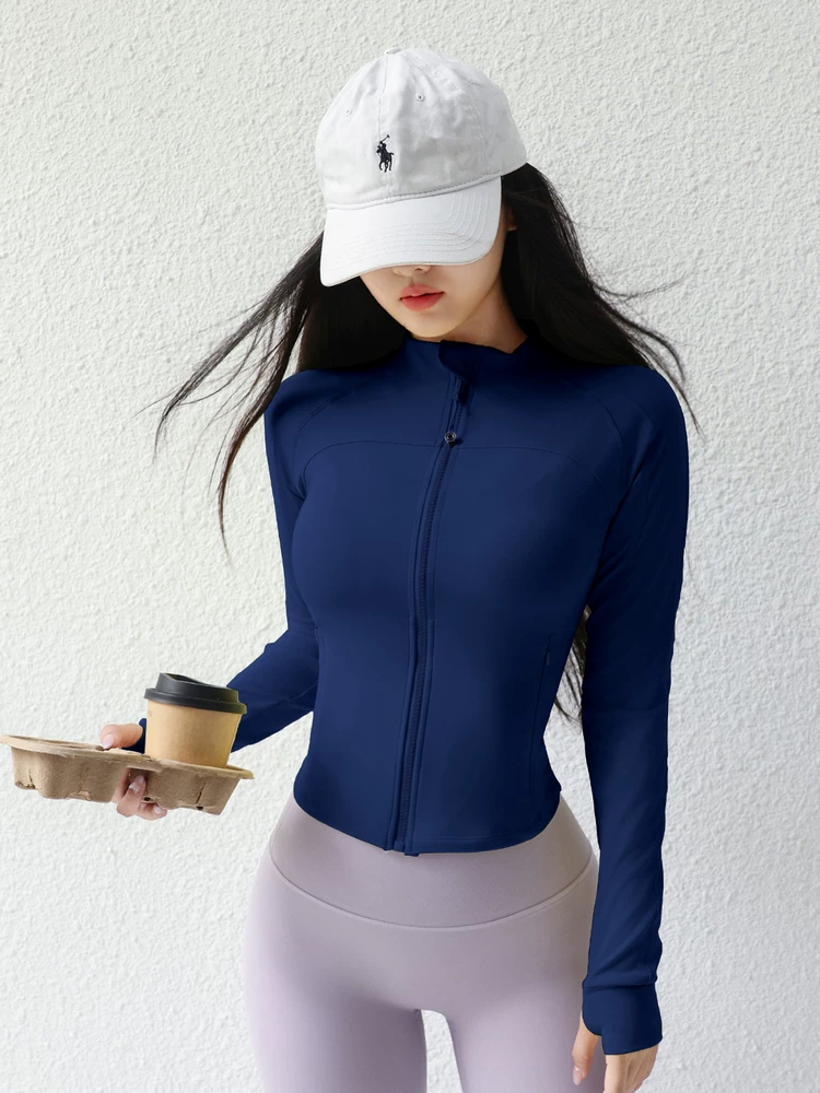 Áo tập yoga nữ kiểu mới 2026, áo khoác chạy bộ dài tay ôm sát có khóa kéo và cổ đứng thời trang.