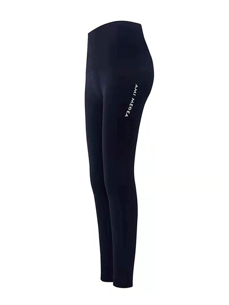 Quần legging thể thao nữ có độ co giãn cao, in chữ, thích hợp cho chạy bộ, tập luyện và yoga, thiết kế cạp cao và có tác dụng nâng mông.