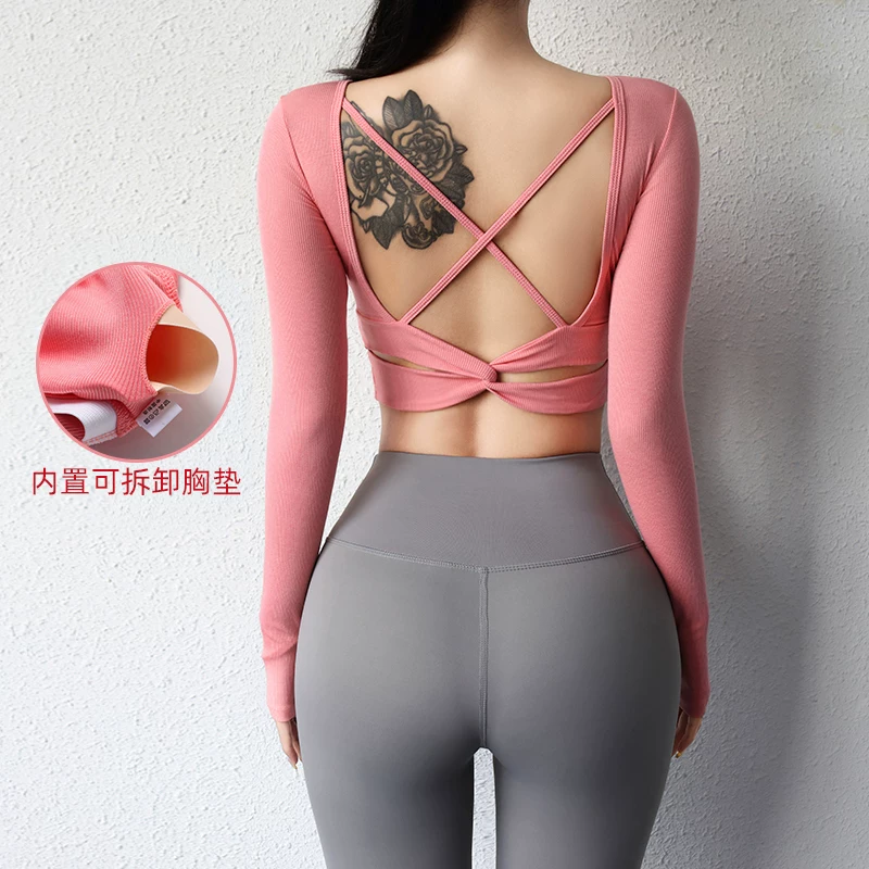 Quần áo tập thể dục chống sốc có đệm ngực dành cho nữ, áo thể thao mùa thu mới, lưng khoét gợi cảm, tay áo dài tập luyện bó sát.