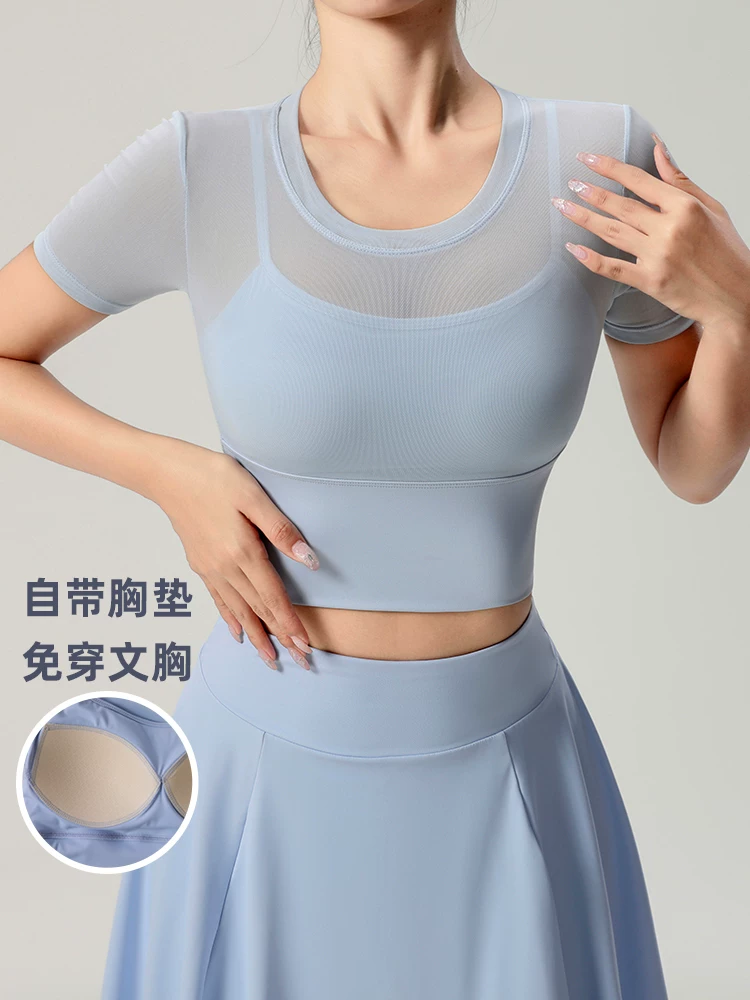 Áo tập yoga cổ tròn lưới tay ngắn kiểu mới 2026, thoáng khí, thiết kế giả hai mảnh, áo thể thao có mút ngực dành cho mùa hè