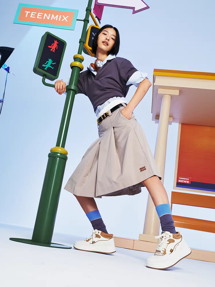 Giày thể thao nửa gót màu trắng Tianmeiyi Zootopia Collaboration dành cho nữ, Giày đế cao cổ mùa đông mới có đế dày và bốt ngắn tăng chiều cao.