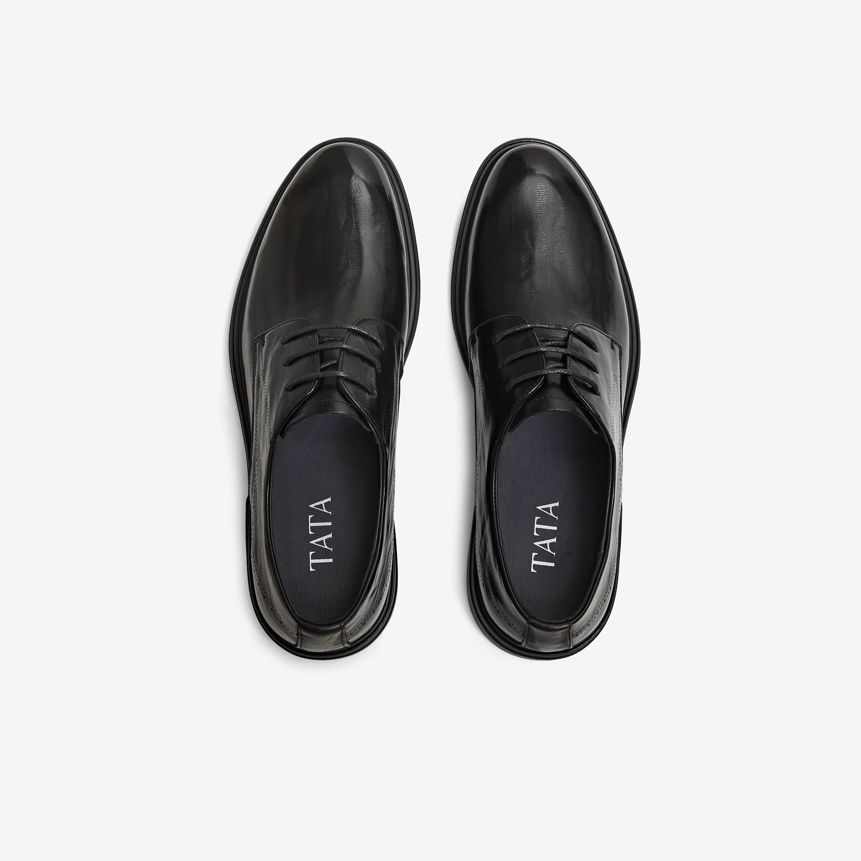 Giày Nam TATA 2025 Phiên Bản Mùa Đông Màu Đơn Giản Thoải Mái Đa Năng Giày Da Thường Ngày Mẫu Mới VRB01CM5