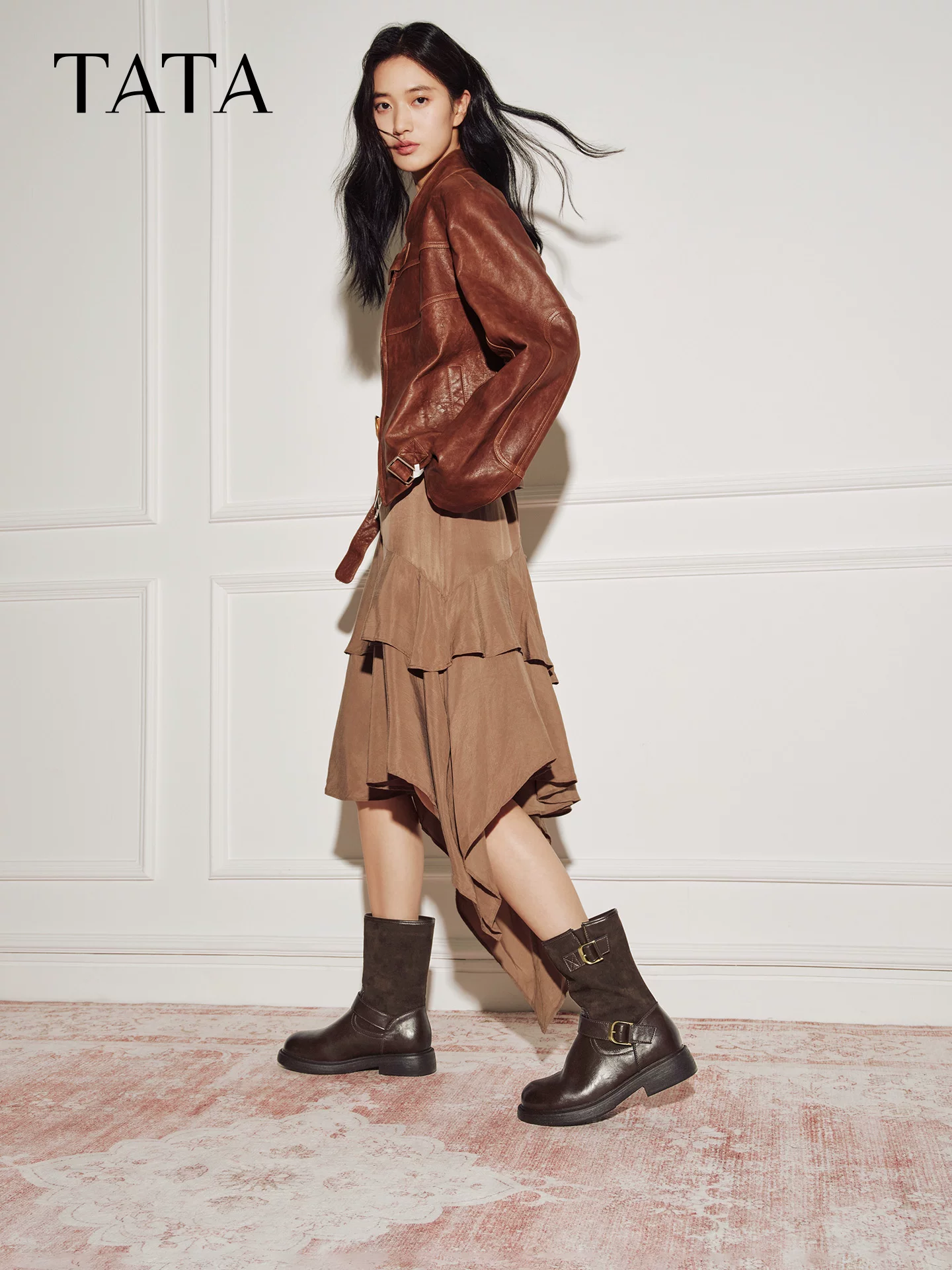 Giày Bốt Nữ TATA 2025 Mùa Đông Mới Đi Làm Thời Trang Giày Cao Gót Chunky Giày Bốt Tây CHL01DS5