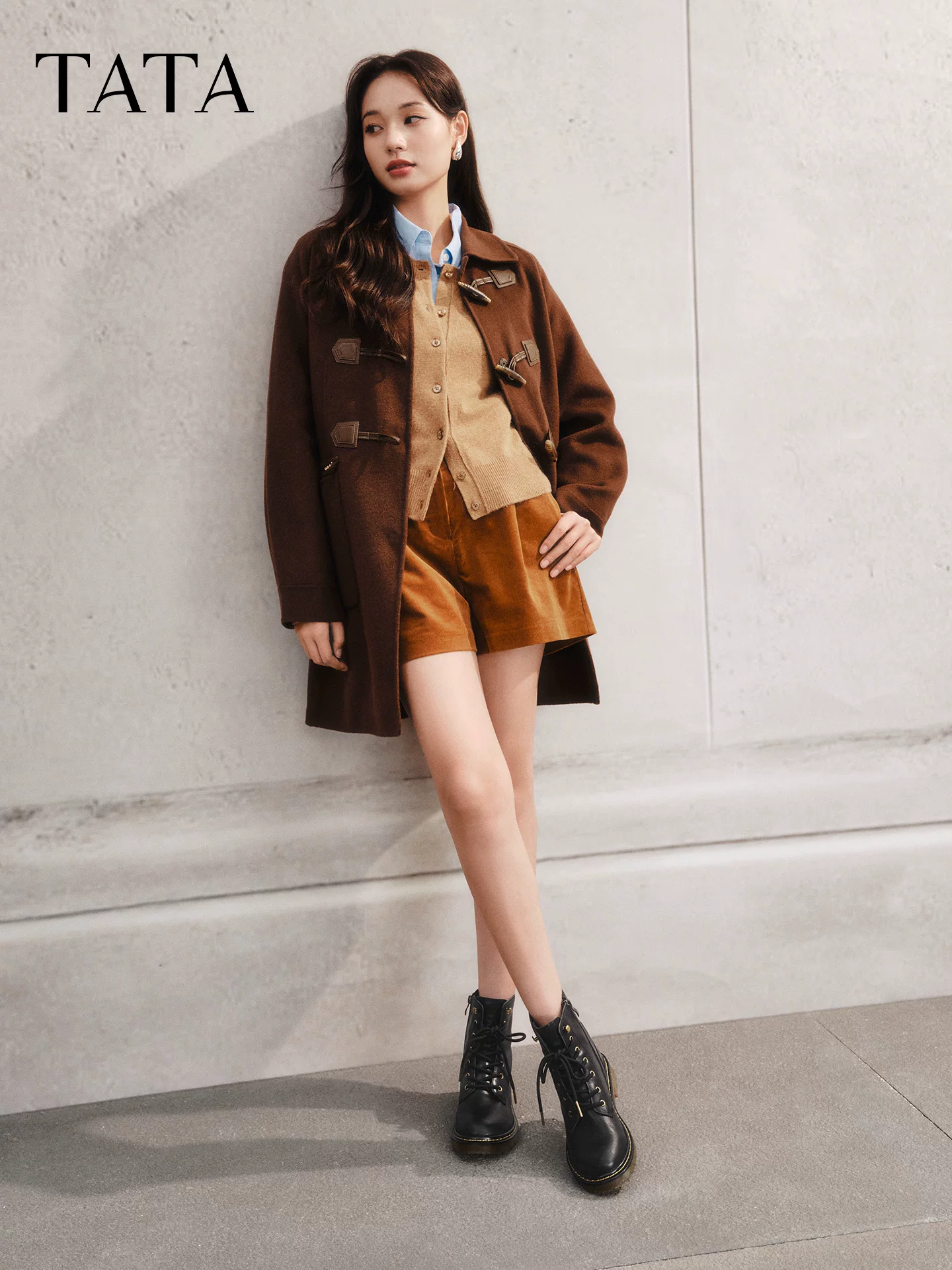 Giày bốt Martin cổ điển của Anh TATA Giày bốt nữ cổ điển màu đen cổ điển Giày bốt ngắn mùa đông mẫu mới WUY02DZ4