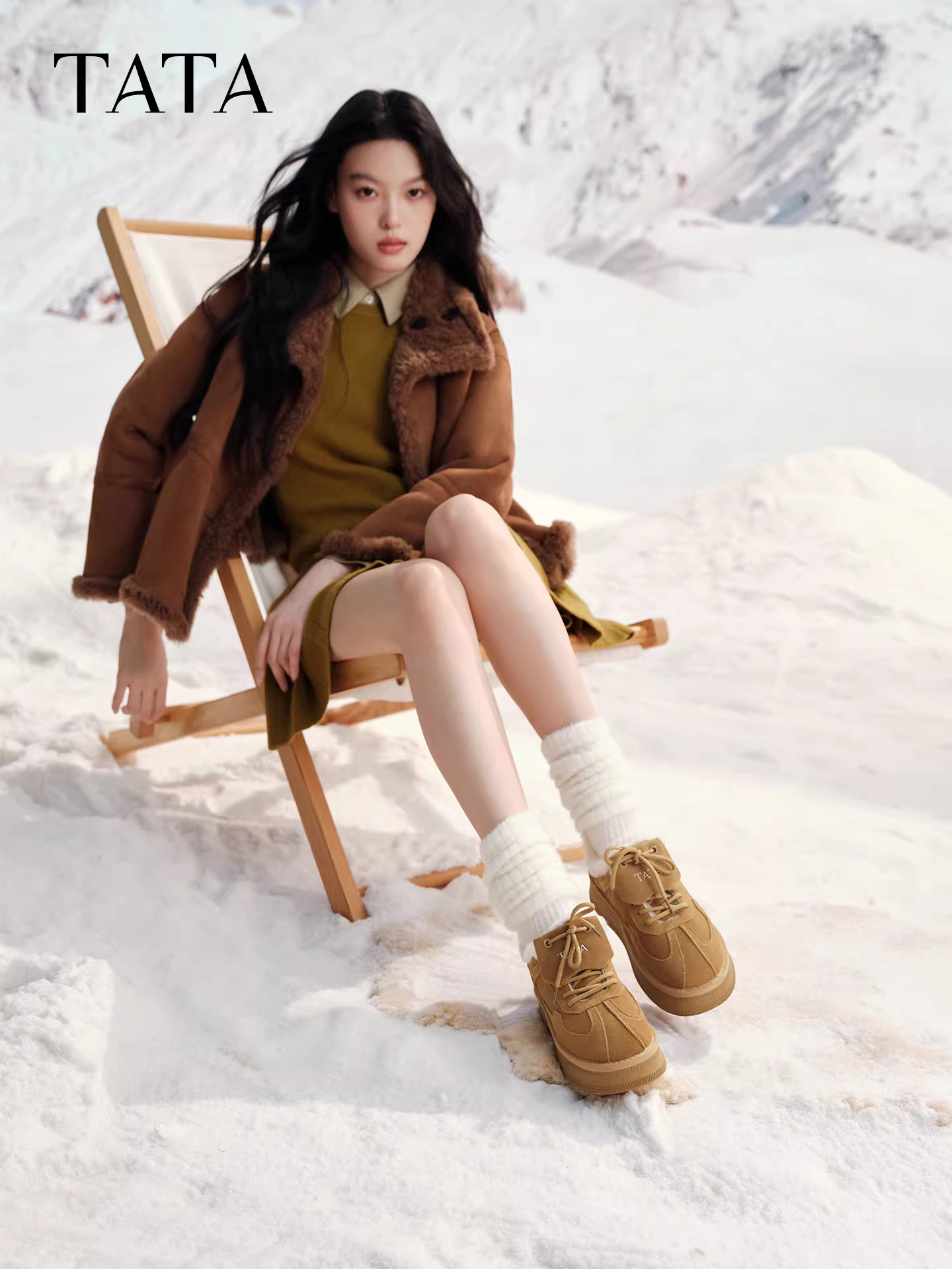 Giày bốt TATA 2025 đế dày, giày tập luyện Đức, giày bông giữ ấm, giày bốt lông mềm mại CWZ01DM5