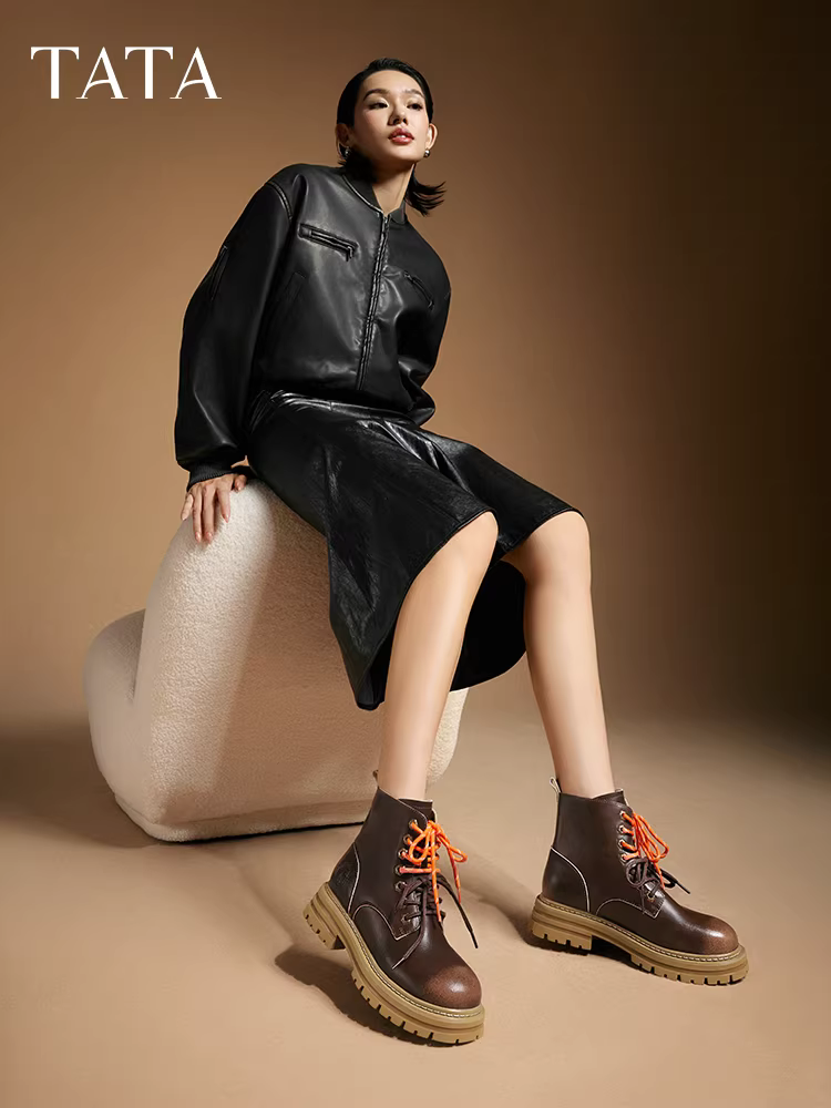 Giày bốt Martin đế dày TATA retro dành cho nữ màu nâu, giày bốt đi làm mùa đông sớm, giày bốt ngắn 2024 mới WLE02DD4