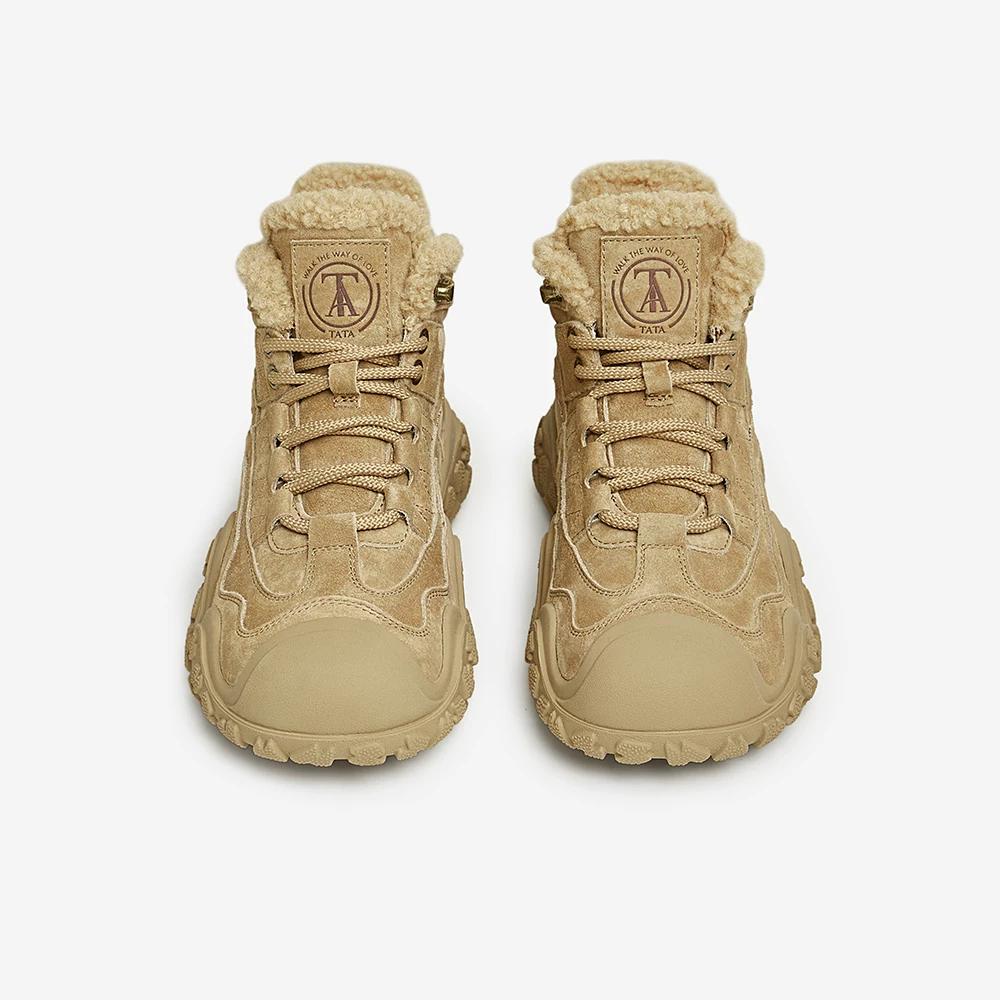 Giày thể thao đế dày TATA Giày bốt nữ có lót lông cừu Giày bốt ngắn Giày cao cổ mùa đông 2024 Mẫu mới CGM01DD4