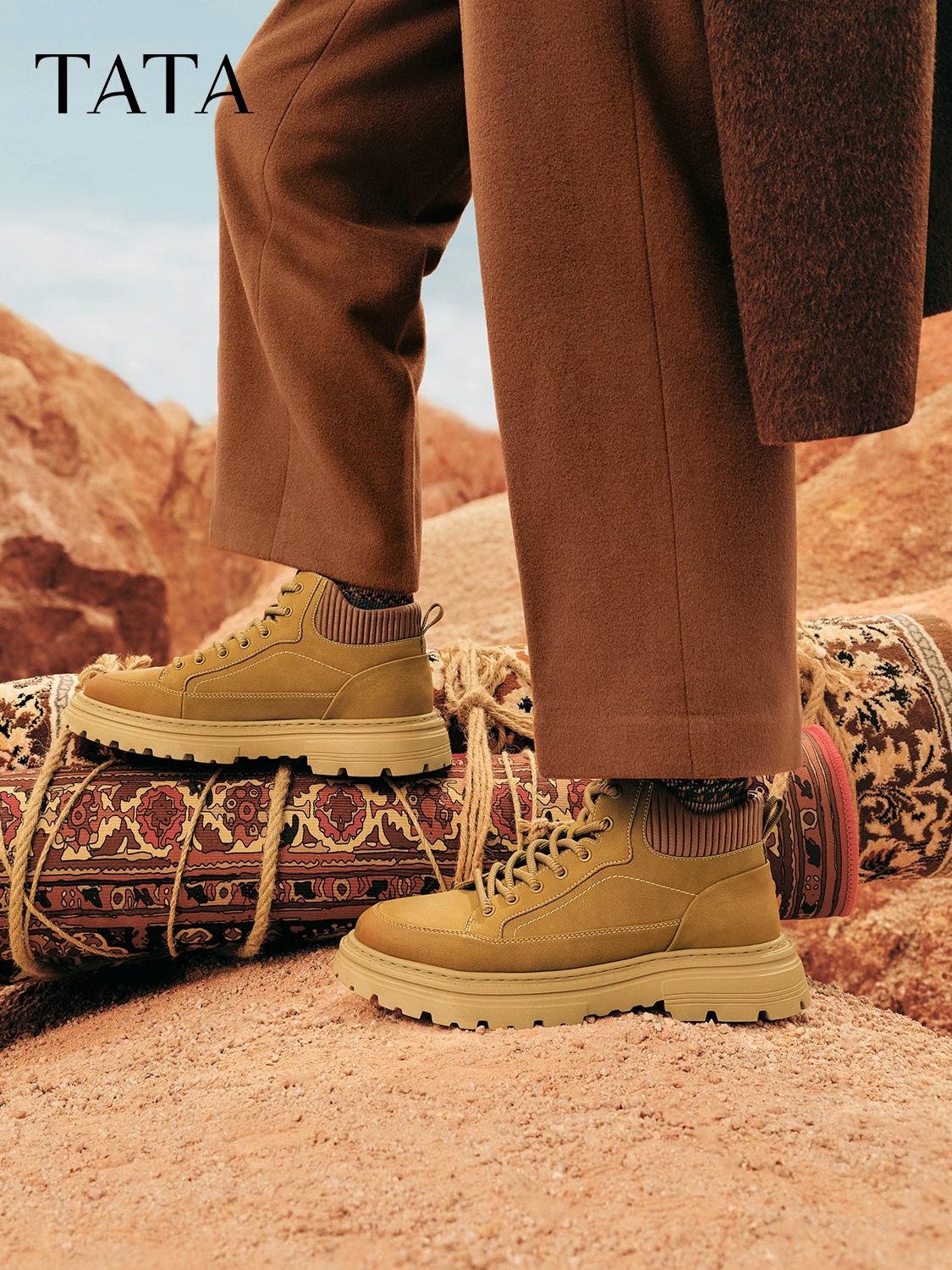 Giày bốt TATA 2025 thời trang, kiểu ngắn, đa năng, dành cho nam, kiểu mới, đế dày, phong cách miền Tây, mã QHM01DD5