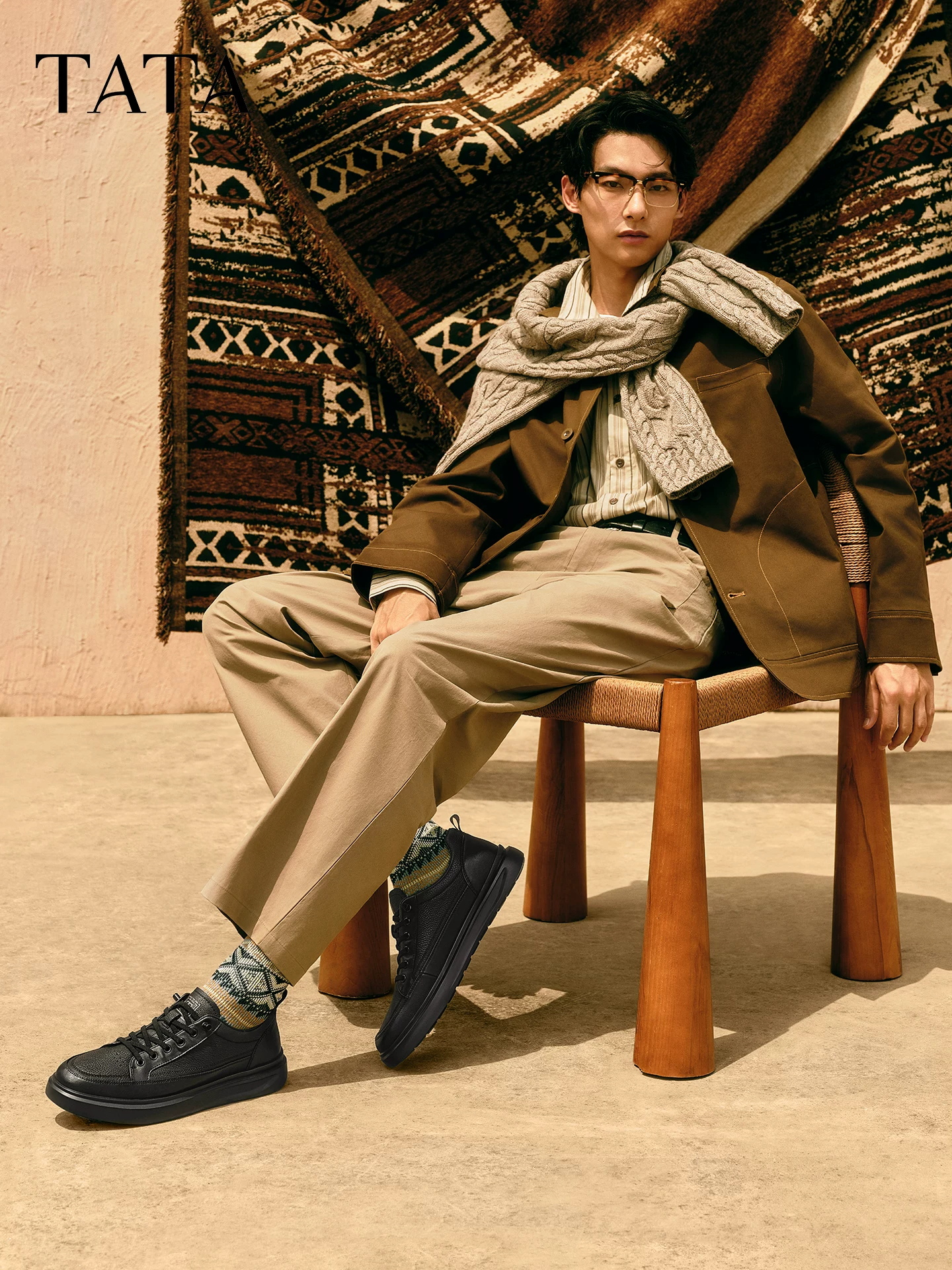 Giày nam TATA 2025 giày thể thao mùa đông nam đơn giản đa năng màu đen mẫu mới VNN01CM5