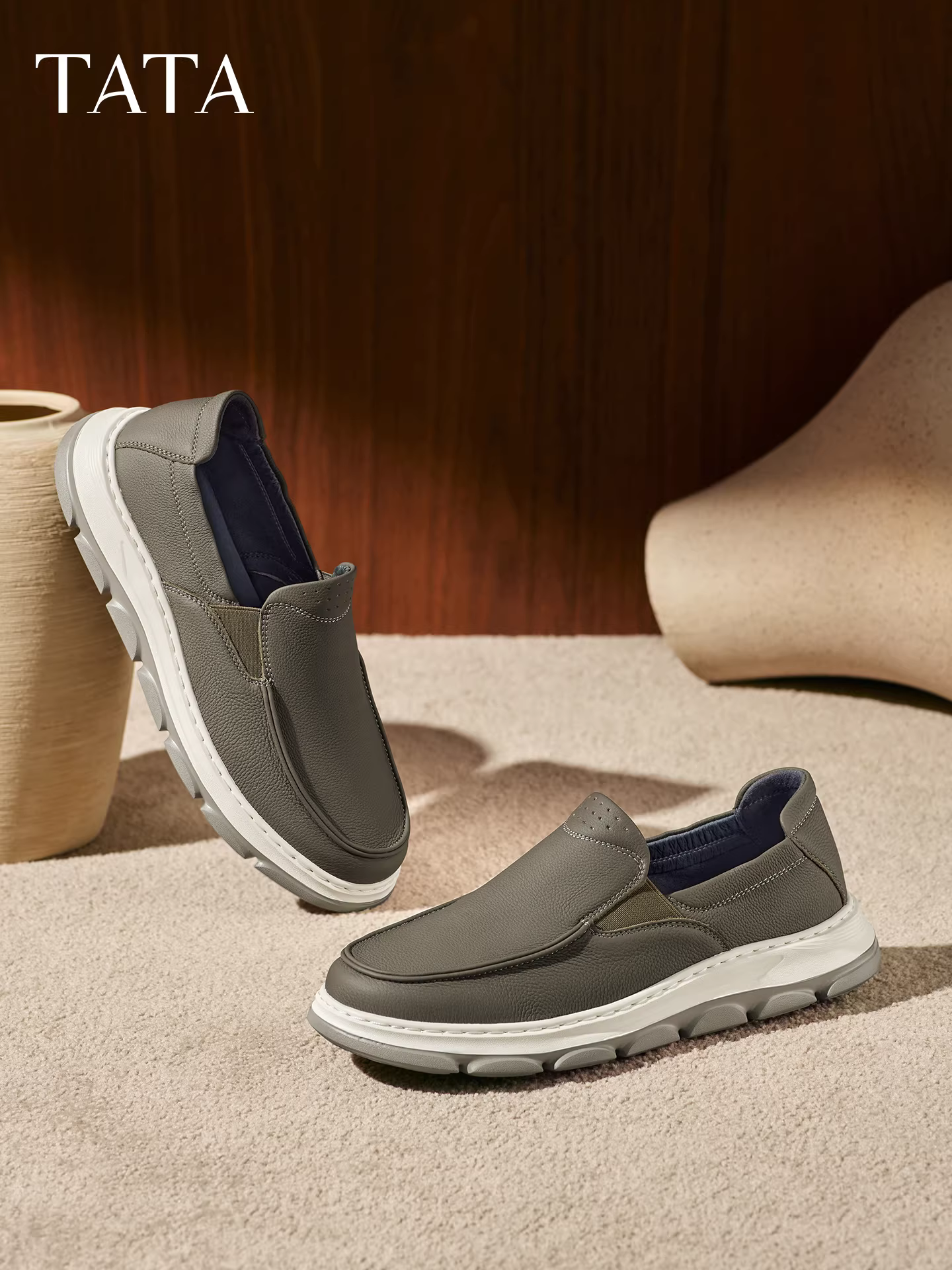Giày nam TATA mùa đông 2025 kiểu đơn giản, dễ mang, giày da công sở, giày đen lịch sự 299D9CM5