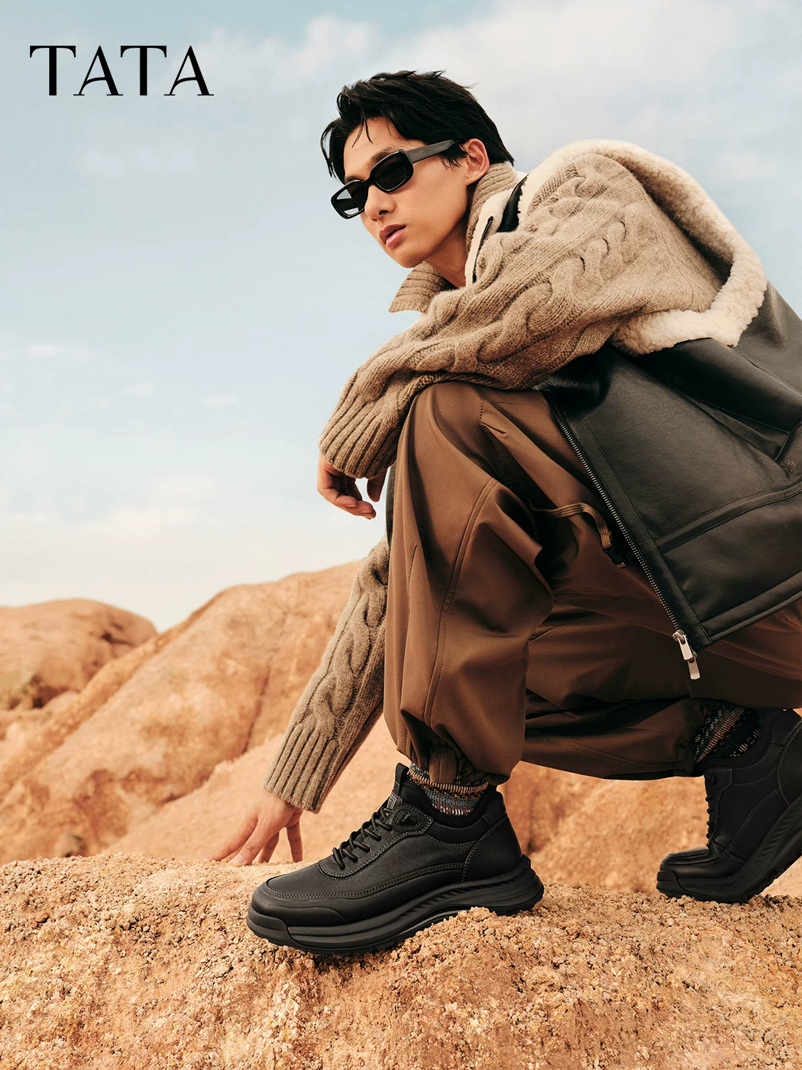 Giày bốt Martin cổ thấp nam TATA mùa đông 2025 thoải mái đa năng giày nam thông thường giày công sở OFP01DD5