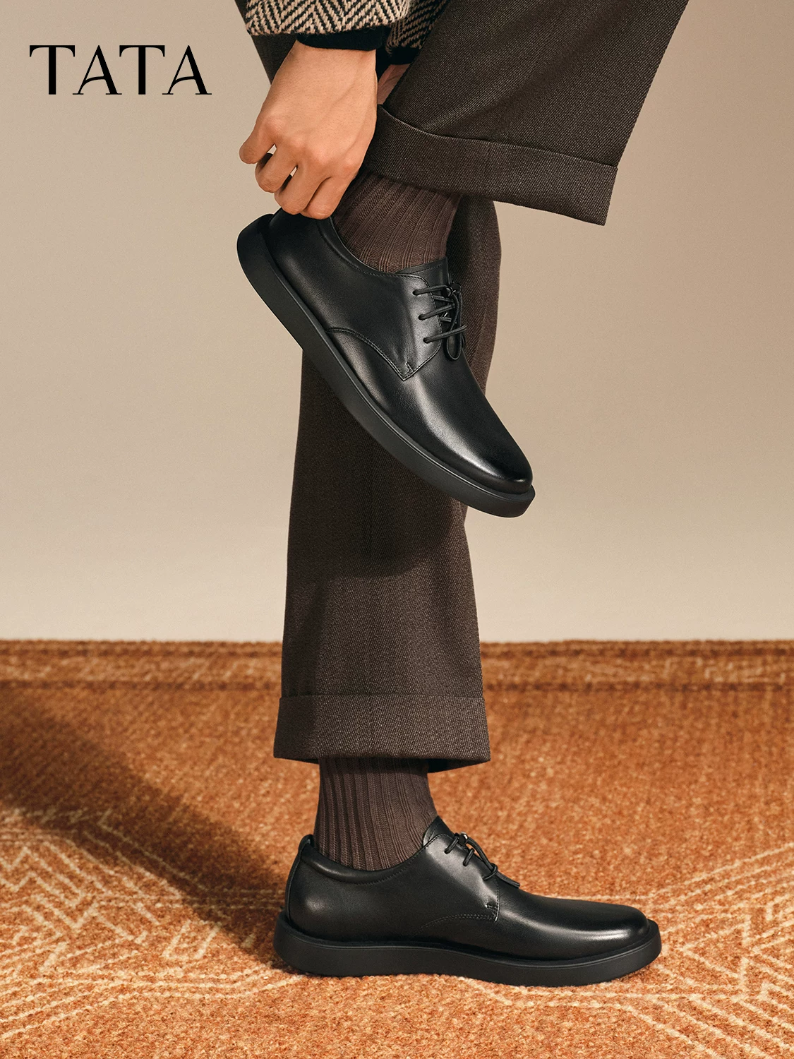 Giày Nam TATA 2025 Mùa Đông Mới Giày Công Sở Màu Đen Đơn Giản Thoải Mái Đa Năng Giày Da Thông Thường MGD03CM5
