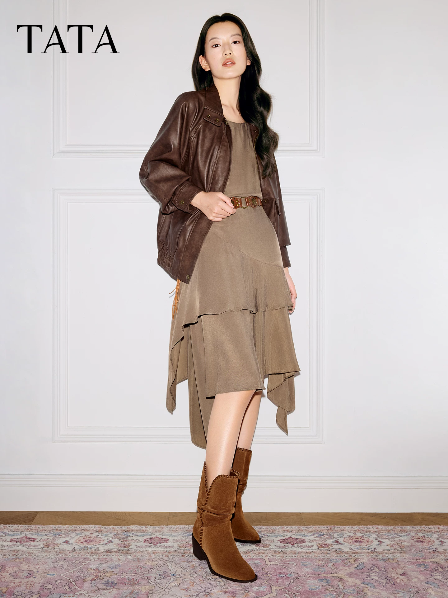 Giày bốt phương Tây TATA 2025 Giày bốt đế dày mùa đông đến giữa bắp chân Giày bốt mũi nhọn Giày bốt đi xe Giày bốt ngắn NWU01DS5