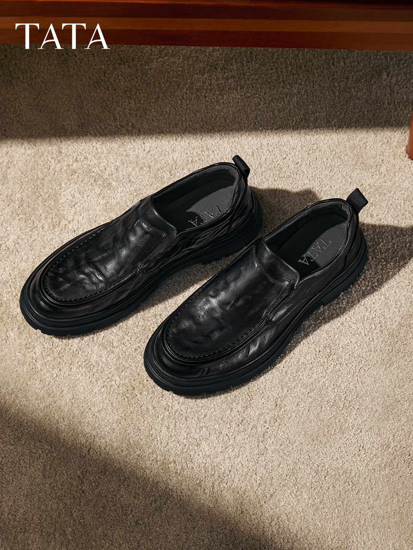 Giày nam TATA 2025 mới mùa đông, cùng kiểu dáng, màu trơn, thoải mái, đa năng, giày da thường TGD01CM5