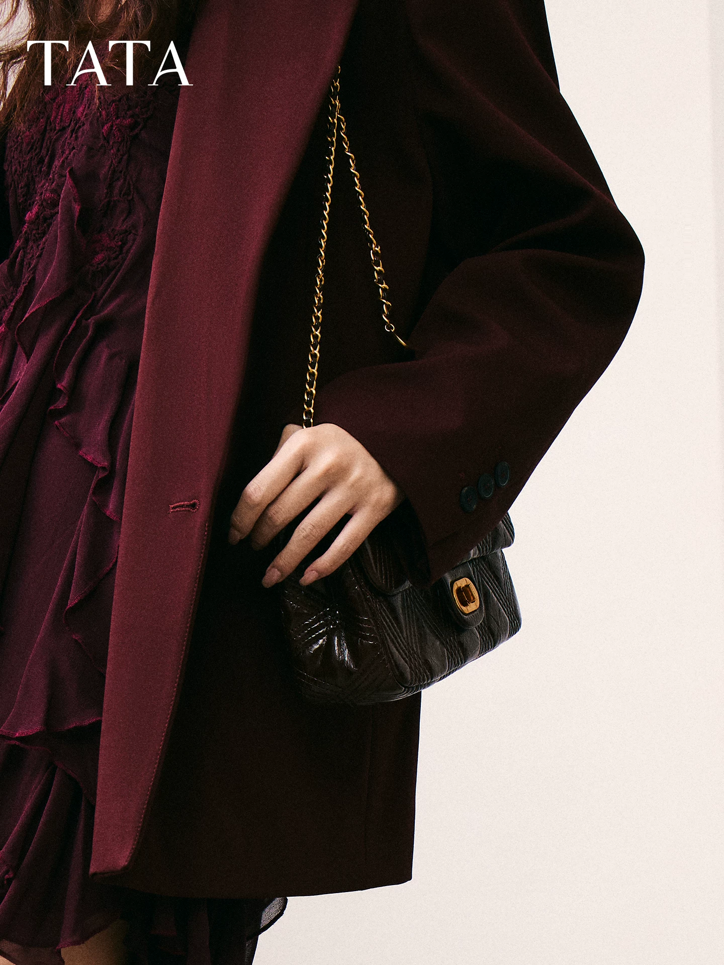 Túi xách TATA mùa đông 2025 kiểu dáng cùng mẫu, túi xách nữ đơn giản chất liệu có vân, túi vuông nhỏ mới X3478CX5