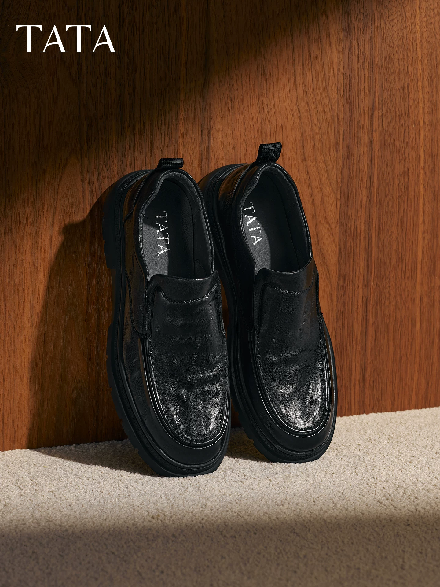 Giày nam TATA 2025 mới mùa đông, cùng kiểu dáng, màu trơn, thoải mái, đa năng, giày da thường TGD01CM5